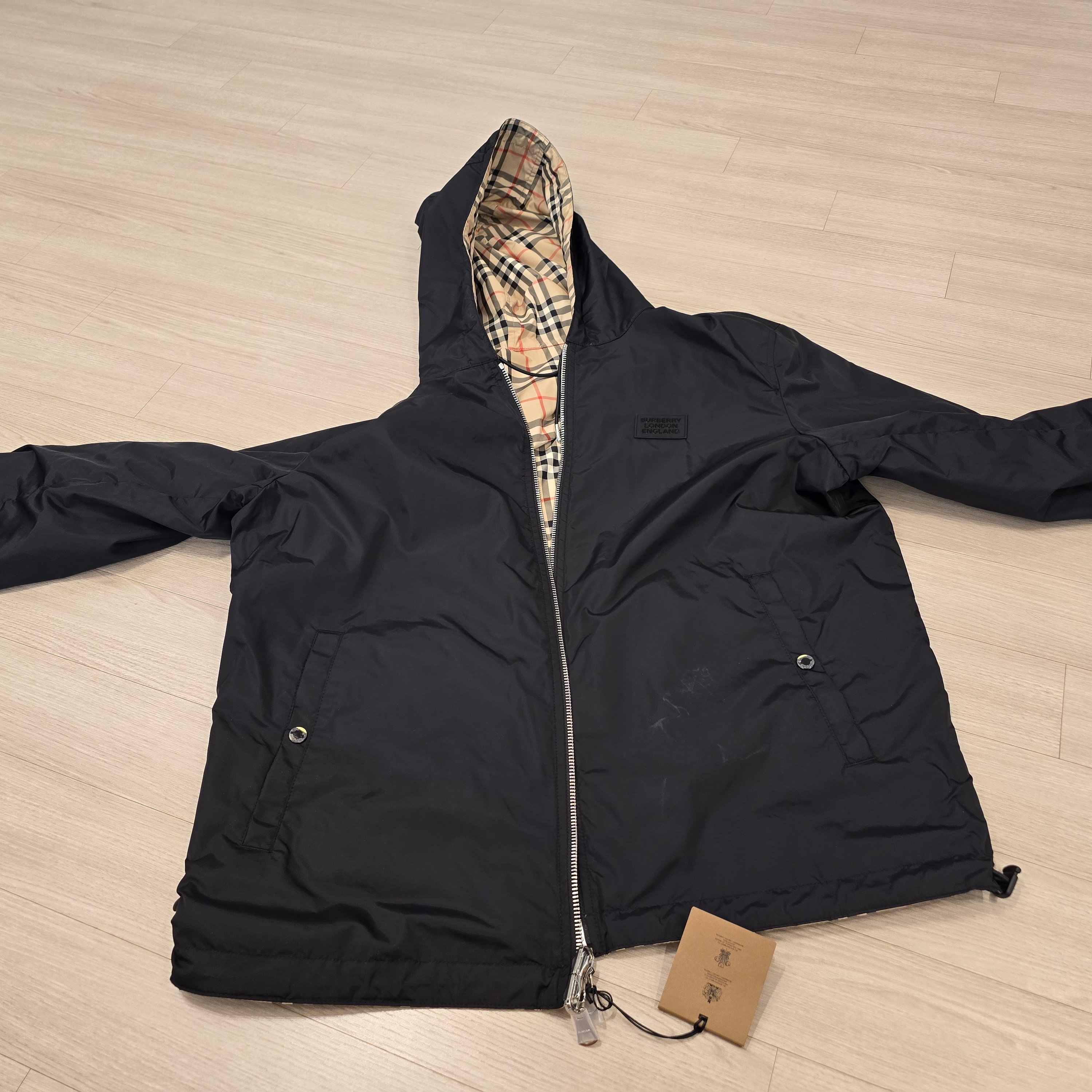 Burberry Reversible Vintage Check Hooded Jacket Archive Beige 착용 스타일 - 1