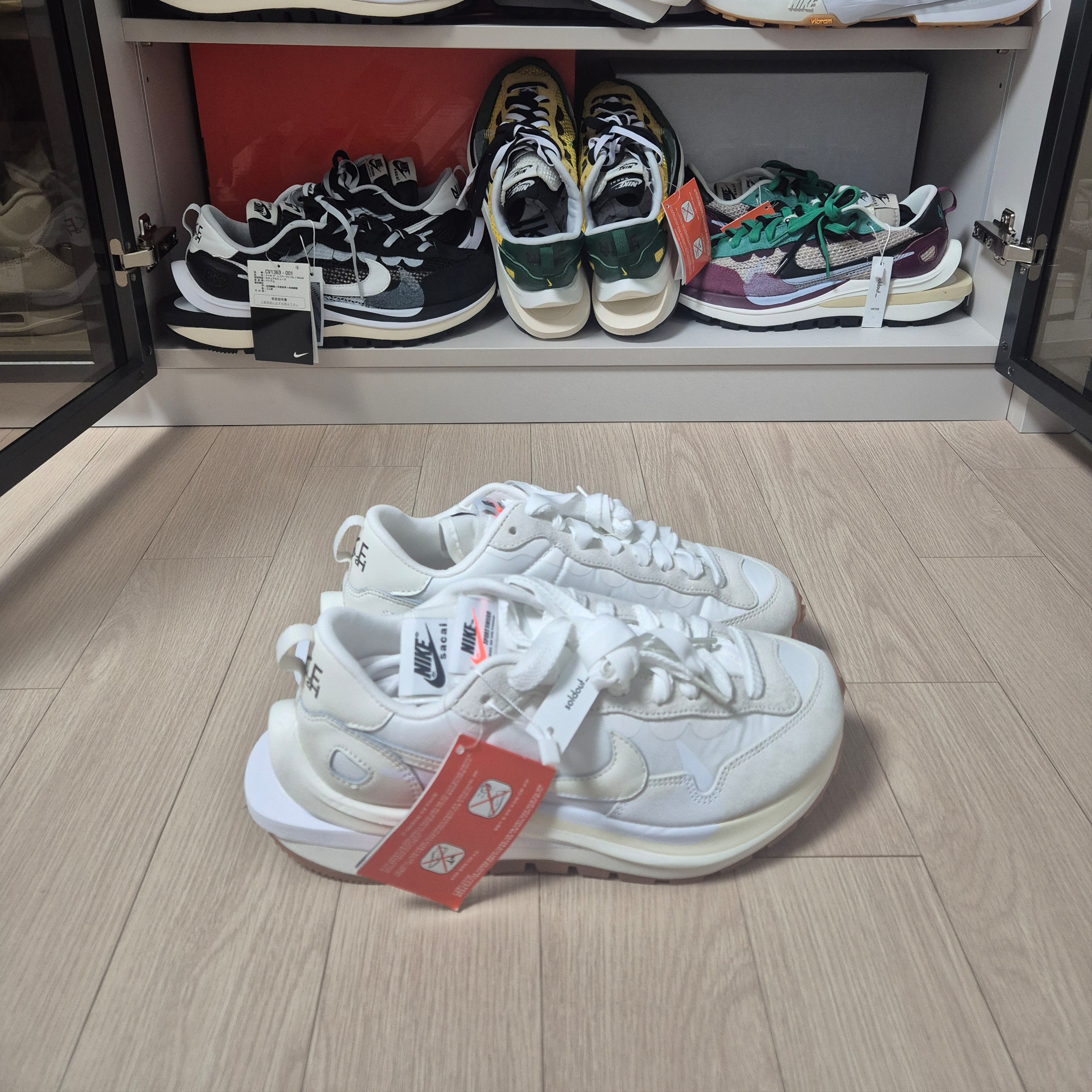 Nike x Sacai VaporWaffle White and Gum 착용 스타일 - 8