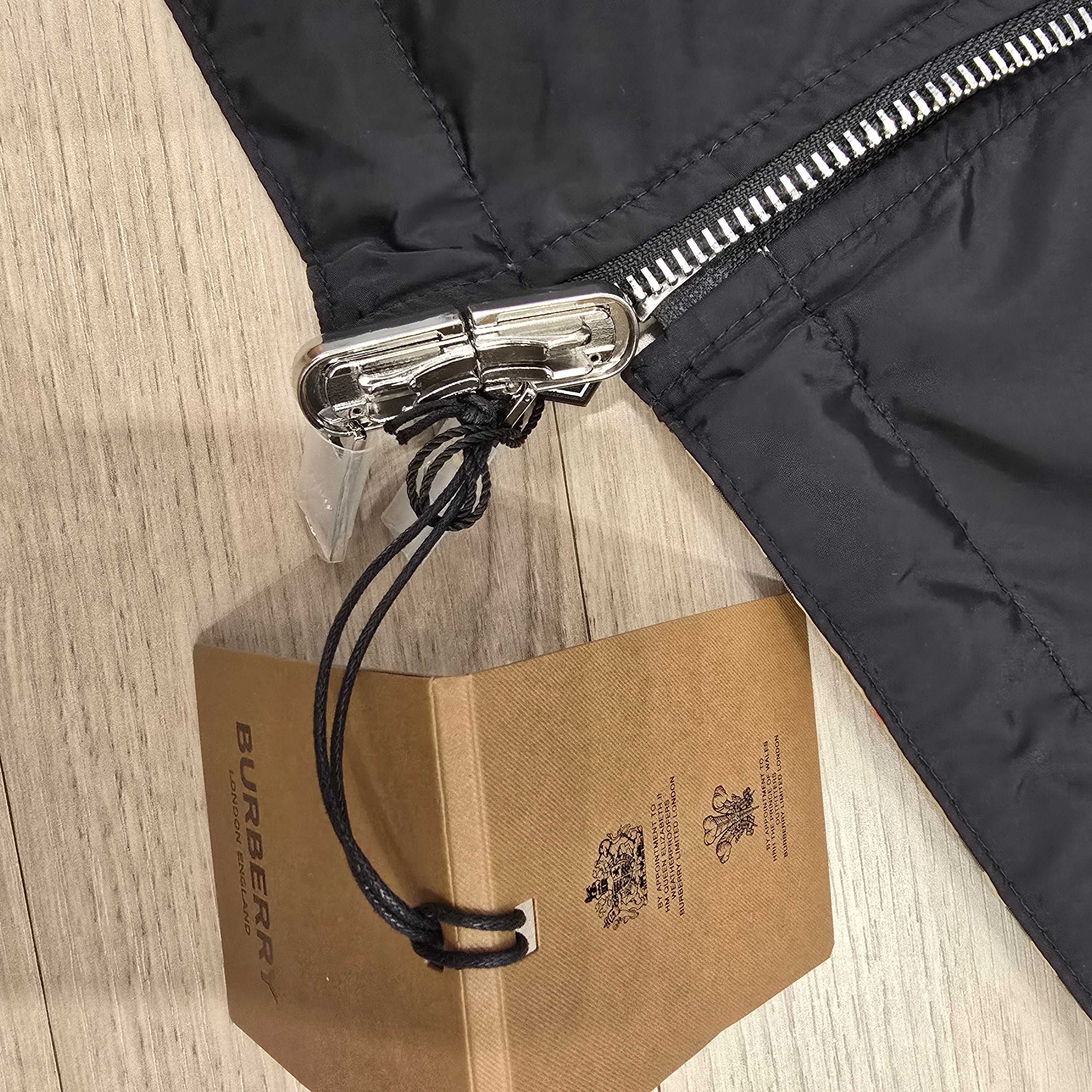 Burberry Reversible Vintage Check Hooded Jacket Archive Beige 착용 스타일 - 5