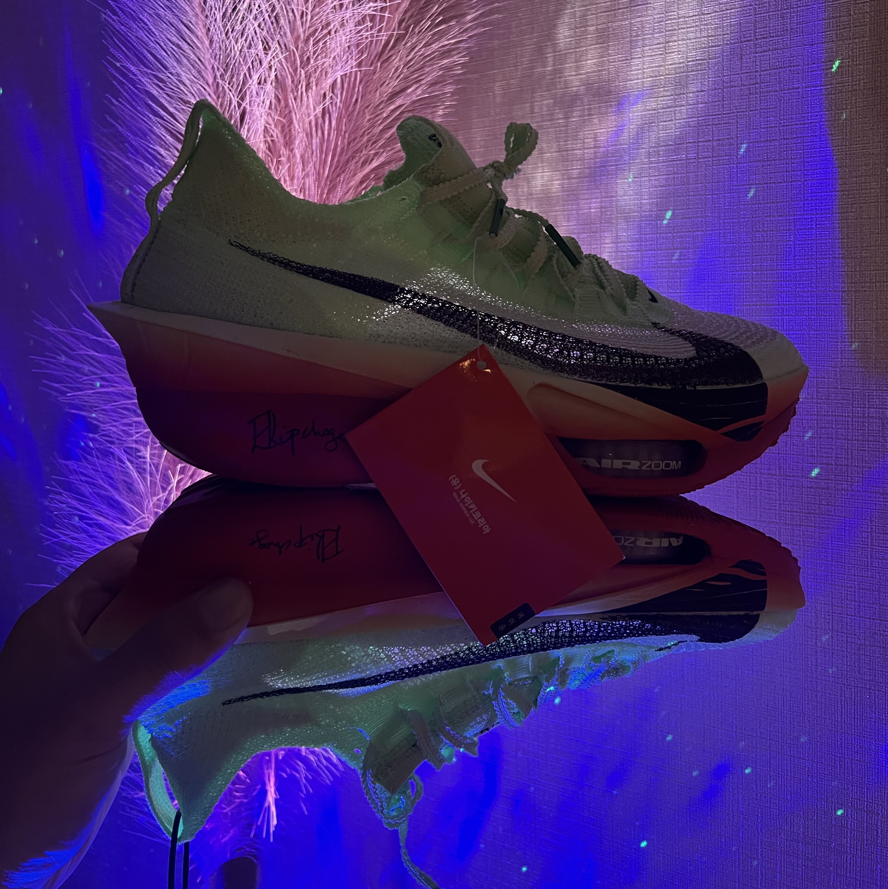 Nike Air Zoom Alphafly Next% 3 Eliud Kipchoge, Pop Mart Labubu The Monsters Wacky Mart Series Earphone Case 착용 스타일 - 2