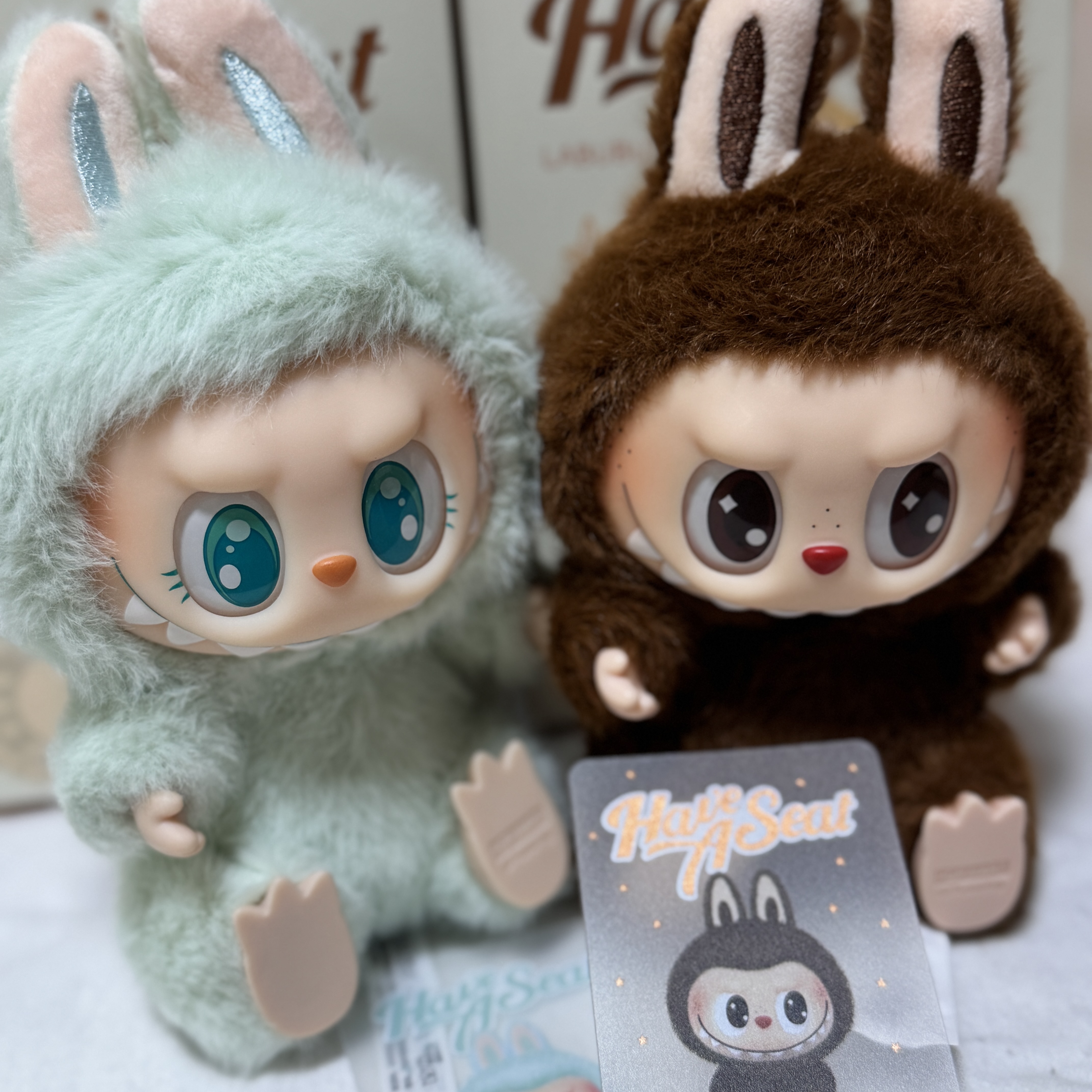 Pop Mart Labubu Let's Play Together Doll Series Duoduo Keyring (Opened Case), Lemaire Fortune Croissant Bag Soft Nappa Leather Black 착용 스타일 - 2
