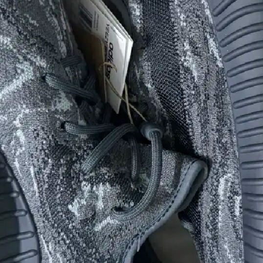 Adidas Yeezy Boost 350 V2 MX Dark Salt 착용 스타일