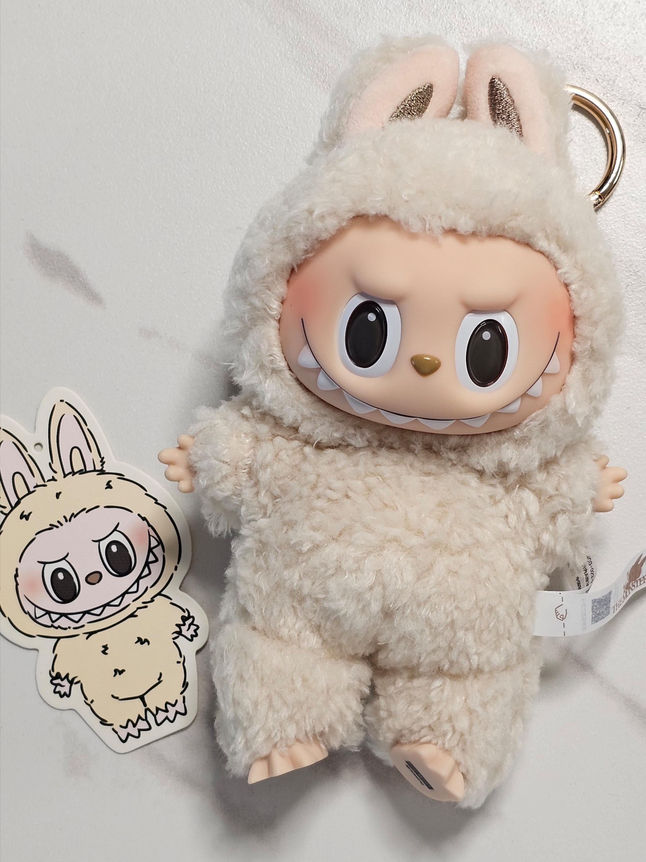 Pop Mart The Monsters Labubu Tasty Macarons Series Sealed Case (1 Blind Box), Pop Mart Labubu The Monsters Labubu Tasty Macarons Series Soymilk Keyring 착용 스타일 - 3