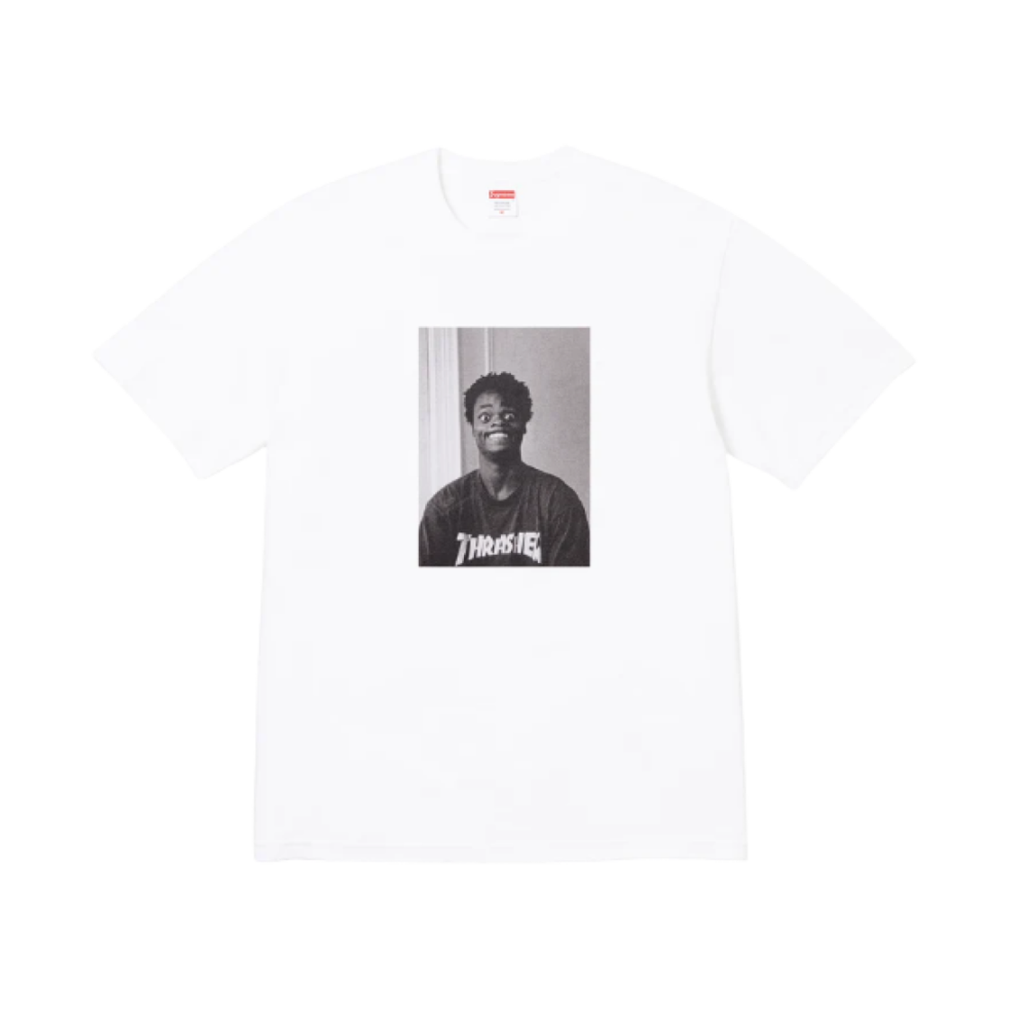 슈프림 x 트레셔 헤롤드 티셔츠 화이트 - 24FW(Supreme x Thrasher Harold T-Shirt White - 24FW)