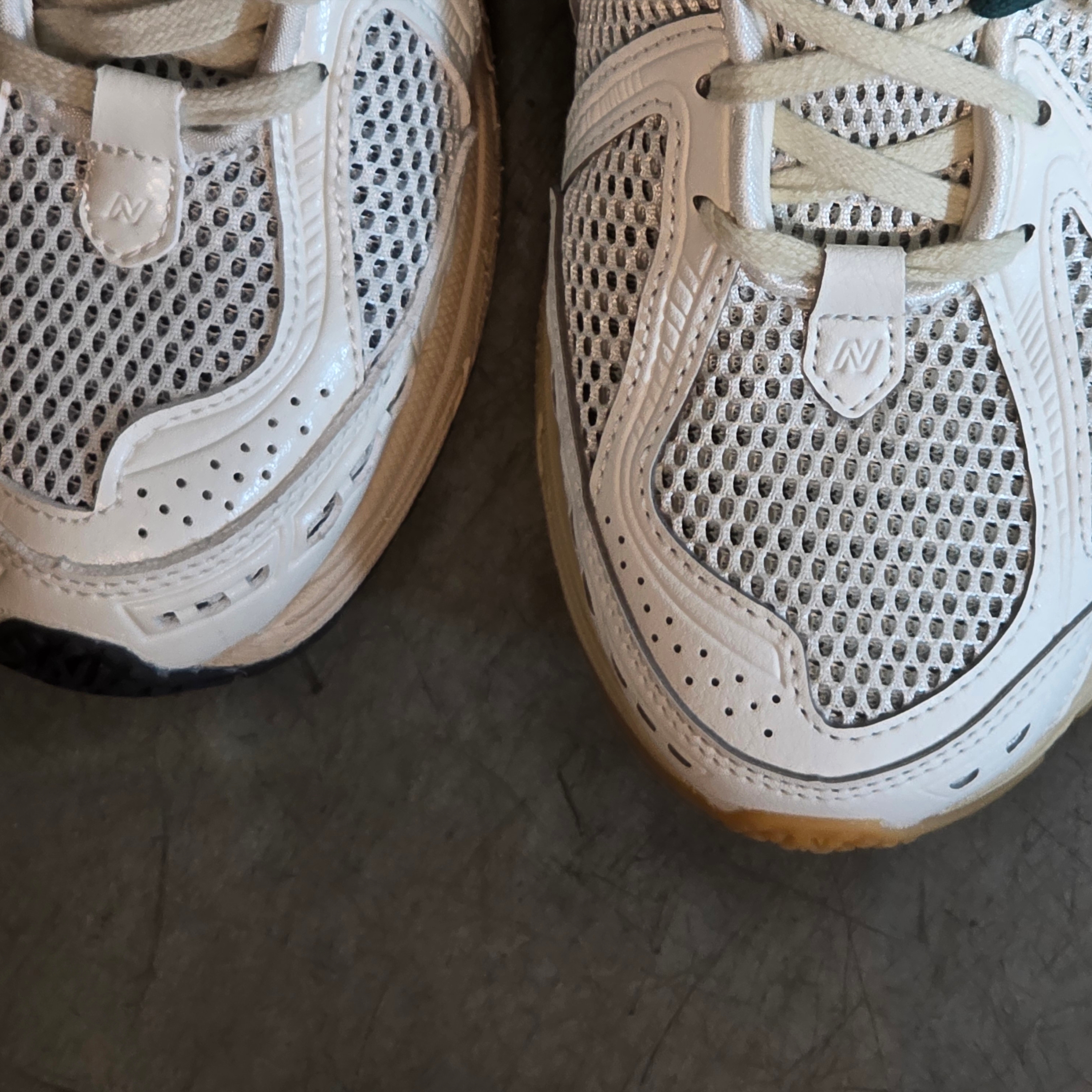 New Balance 1906R Silver Green 착용 스타일 - 2