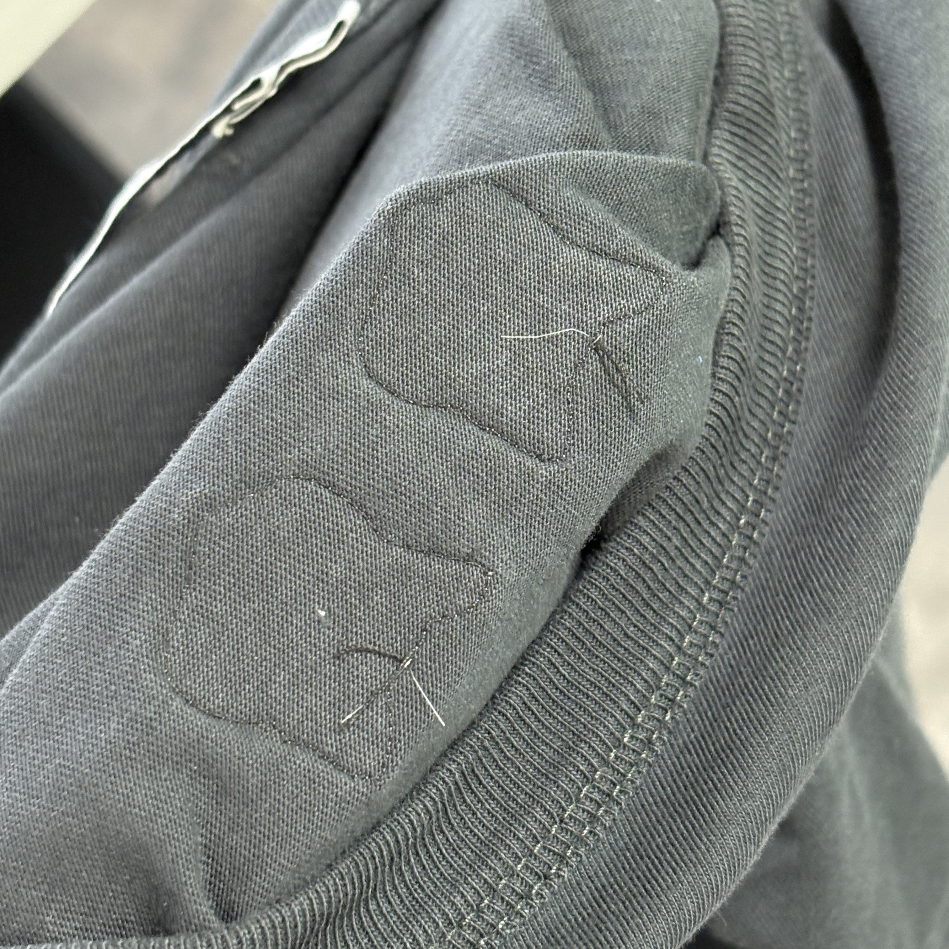 Maison Kitsune Double Fox Head Patch Classic T-Shirt Anthracite 착용 스타일