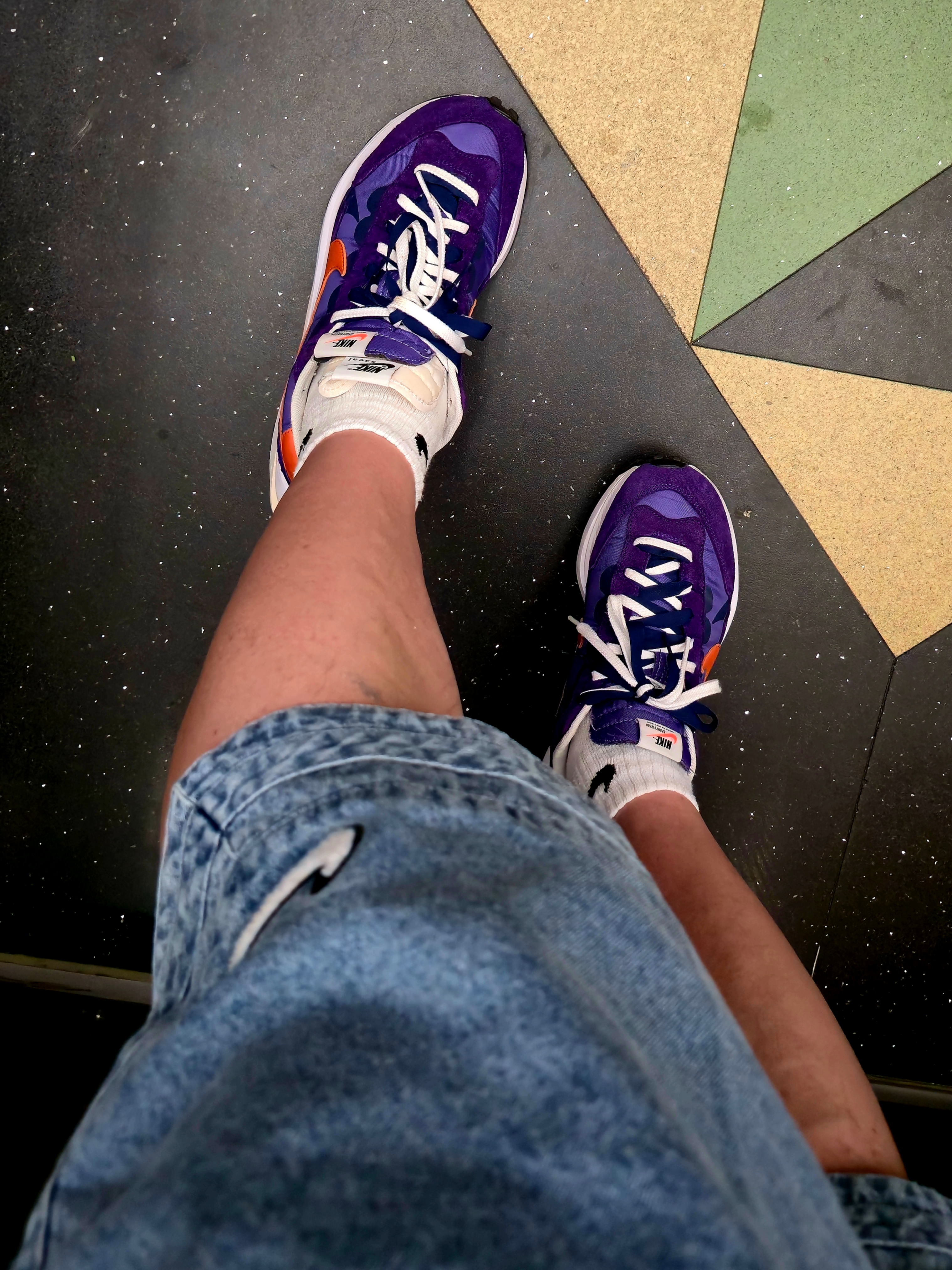 Nike 10 Inch Denim Basketball Shorts Blue Grey Pale Ivory, Nike x Sacai VaporWaffle Dark Iris 착용 스타일