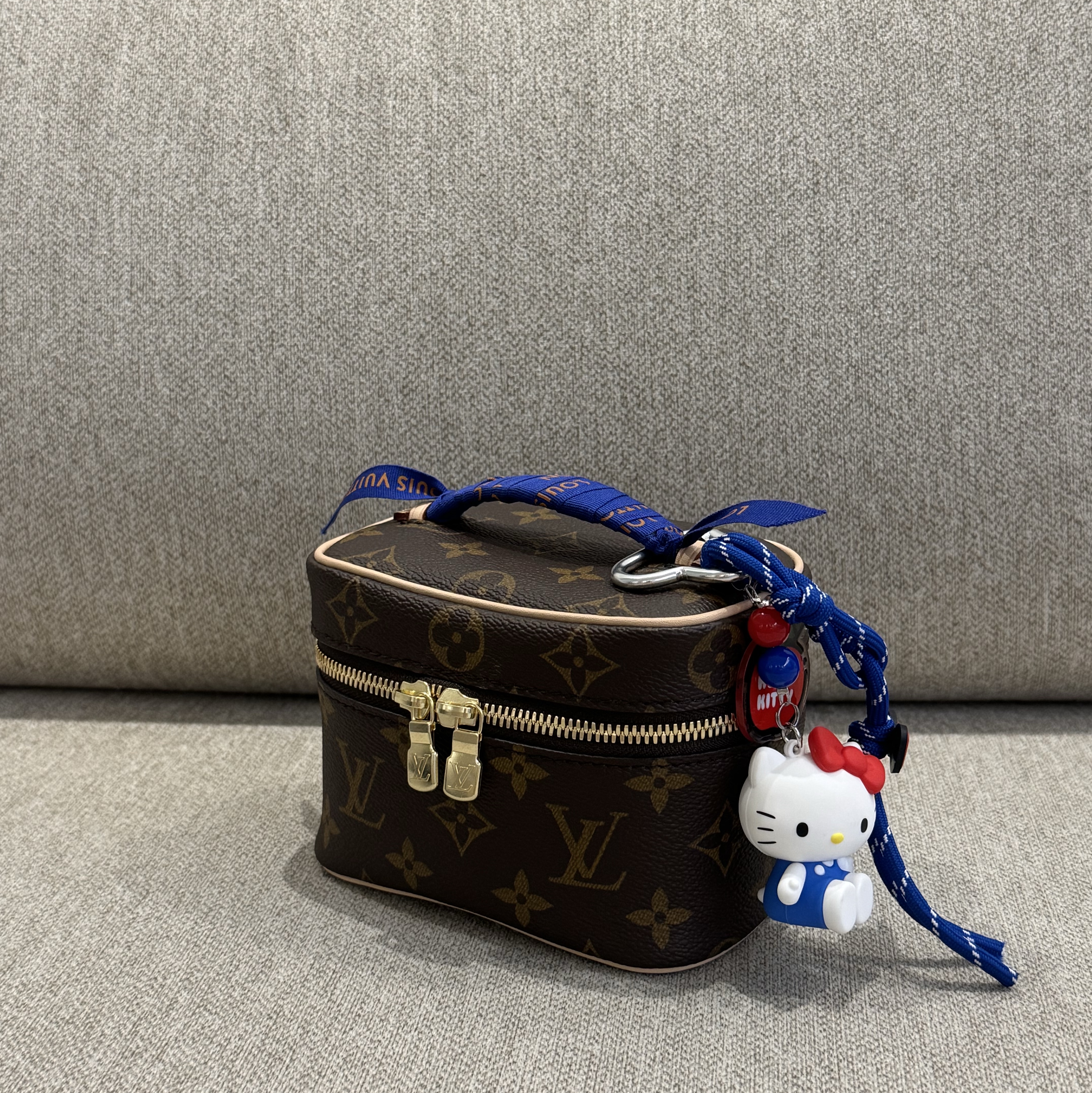 Louis Vuitton Nice Nano Toiletry Pouch Monogram 착용 스타일