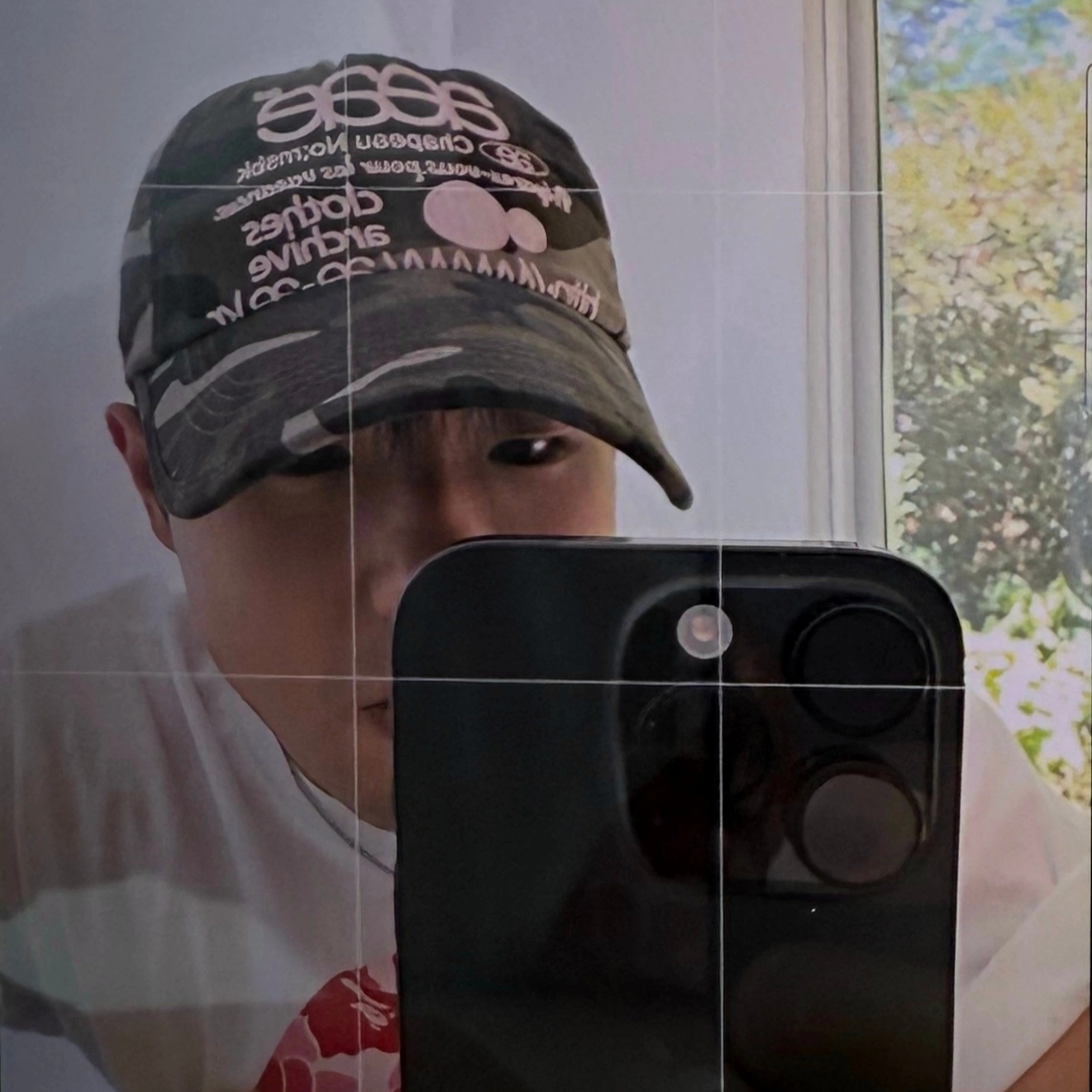 AEAE Web Logo Camo 5 Pannel Cap Green, BAPE ABC Camo By Bathing Ape T-Shirt White Pink 착용 스타일 - 1
