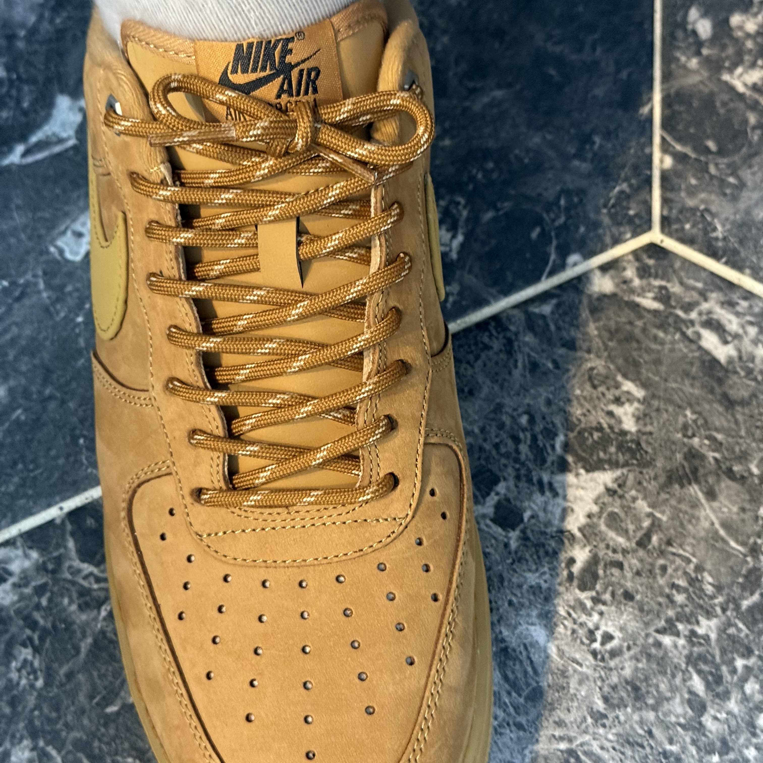 Nike Air Force 1 '07 WB Flax 착용 스타일 - 2
