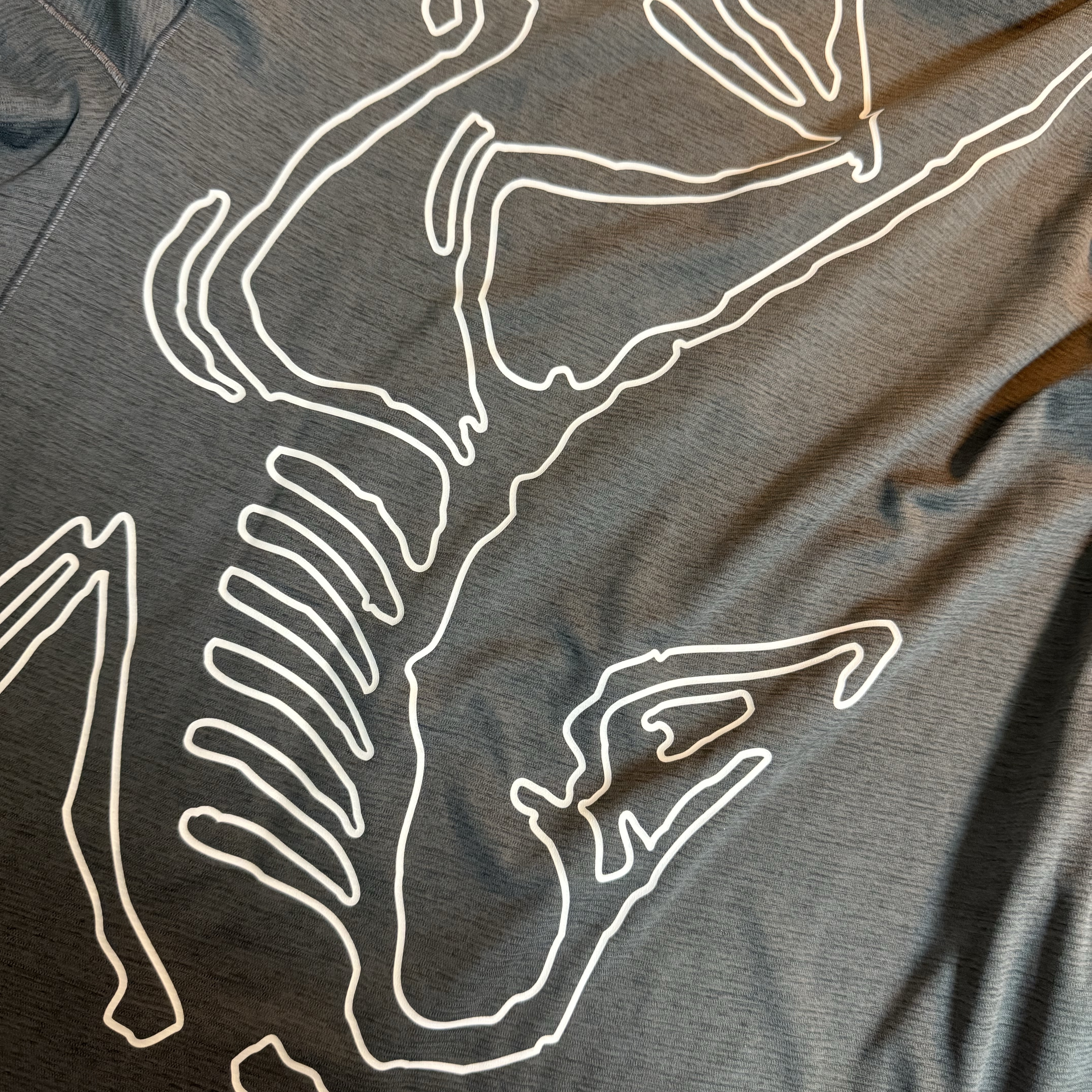Arc'teryx Cormac Arc'Bird Logo SS T-Shirt Black Heather 착용 스타일 - 1