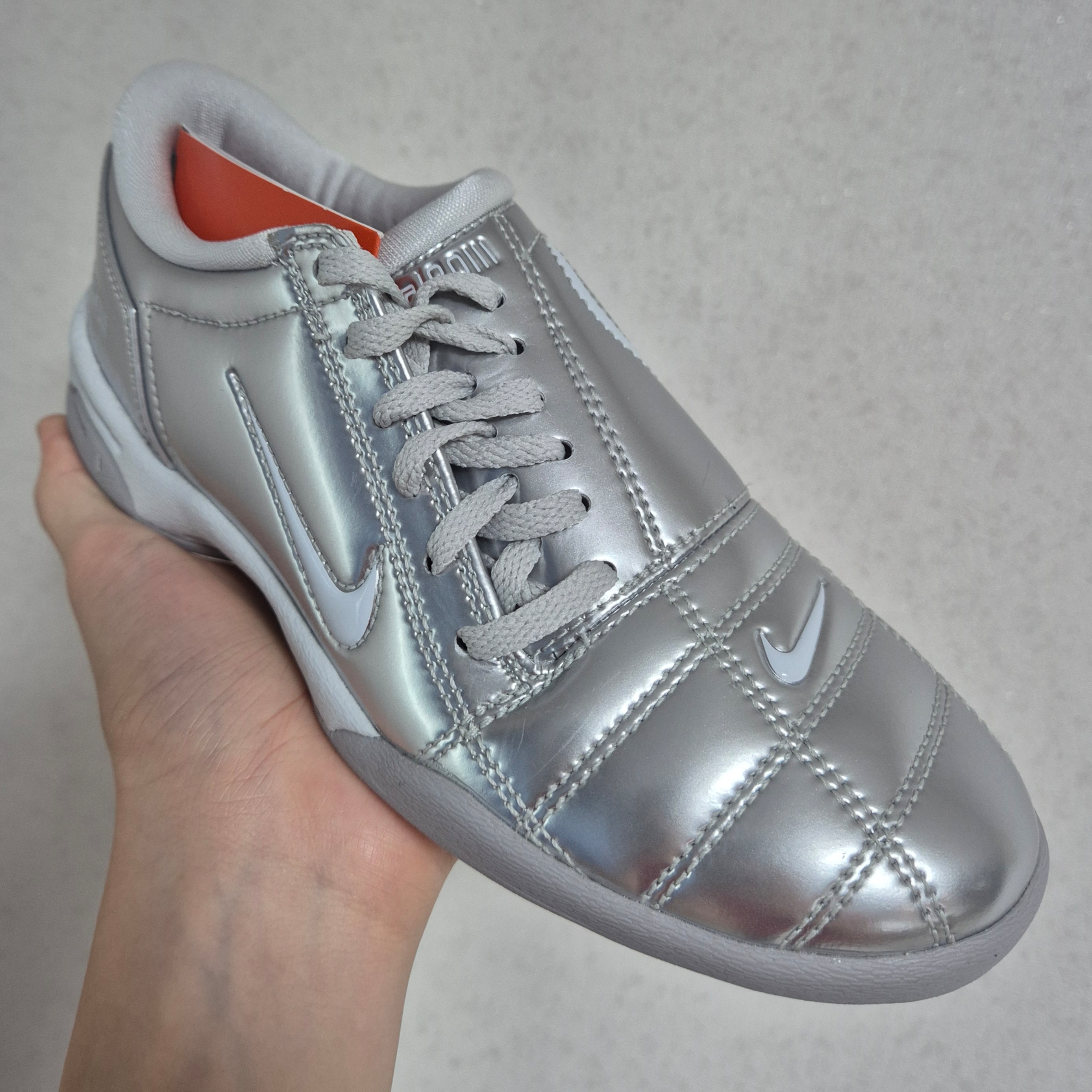 (W) Nike Total 90 III SP Metallic Platinum White 착용 스타일 - 1