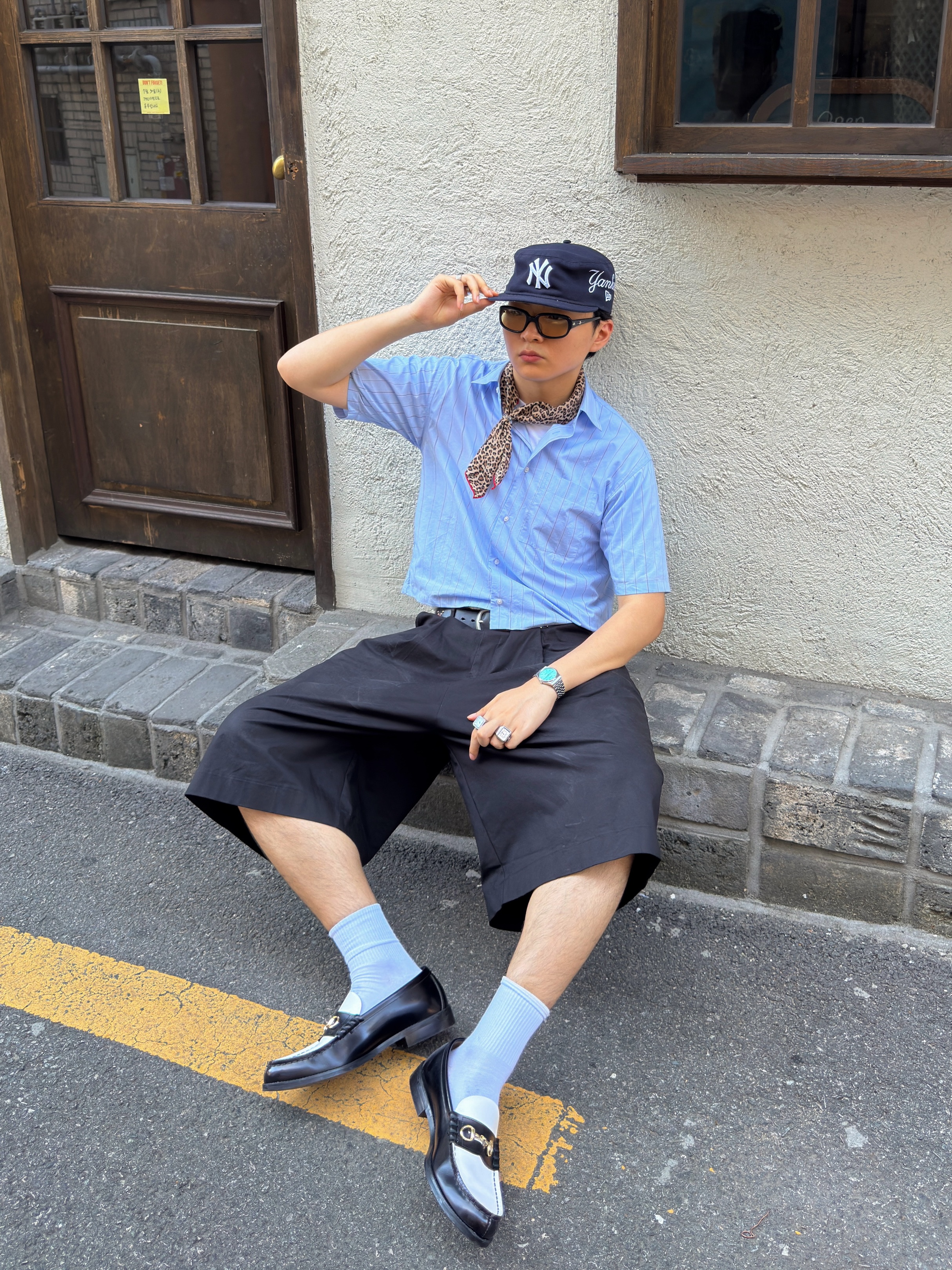 Haruta HS-906 Penny Loafer Black & White, Haruta Harutag Horsebit Gold 착용 스타일 - 1