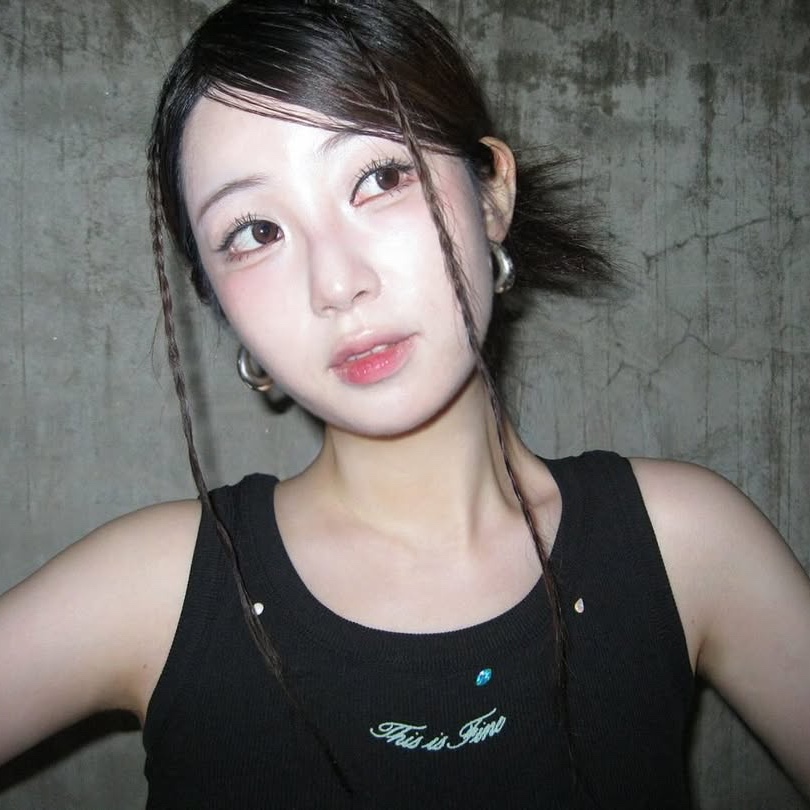 THIS IS FINE Ribbed Sleeveless Top Black, THIS IS FINE Signature Ball Cap Black 착용 스타일 - 2