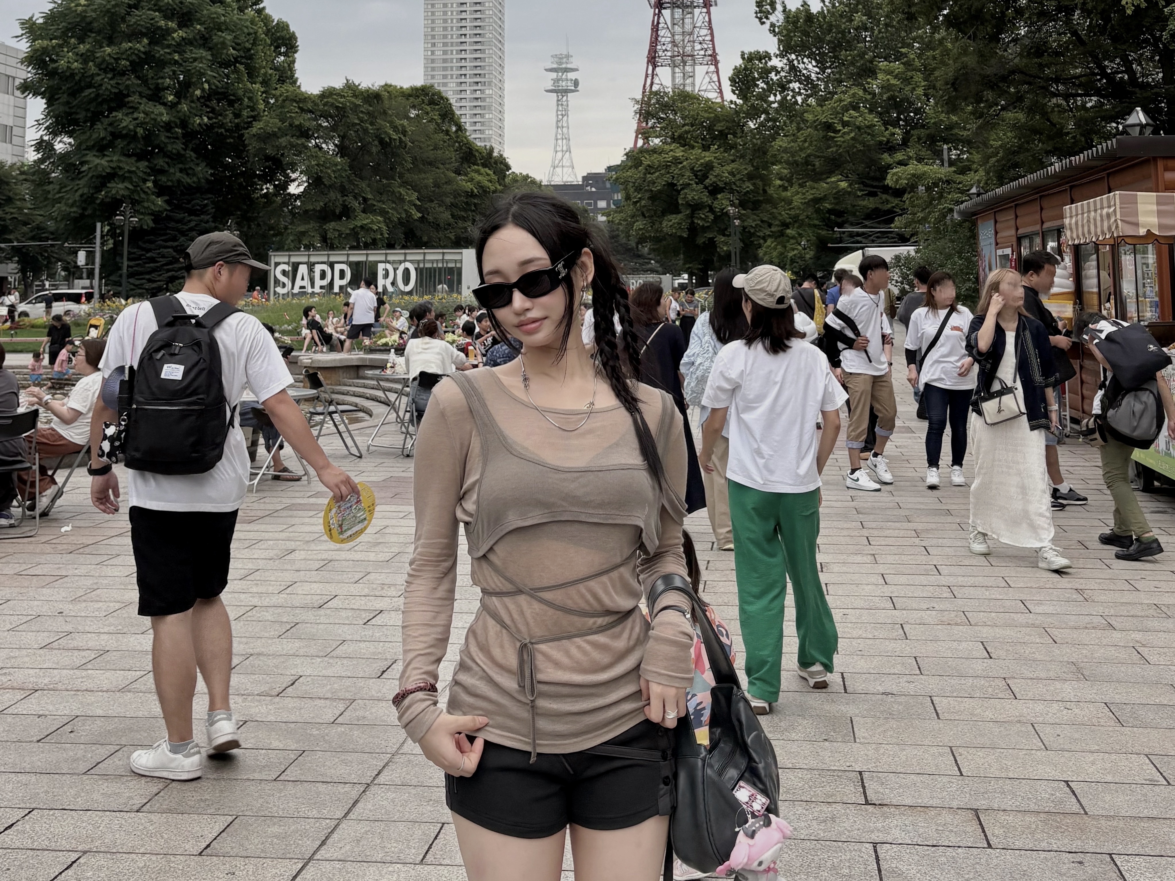(W) Celine Triomphe XL 01 Sunglasses in Acetate Black, Diesel Dx1421 Two-Tone Stainless Steel Pendant Necklace Silver 착용 스타일