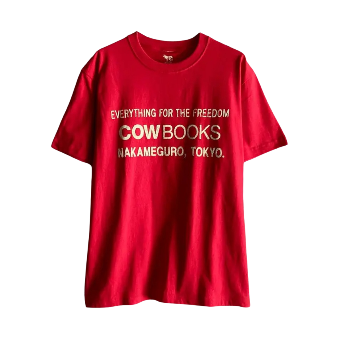 카우북스 북 벤더 티셔츠 레드 아이보리(Cow Books Book Vendor T-Shirt Red Ivory)