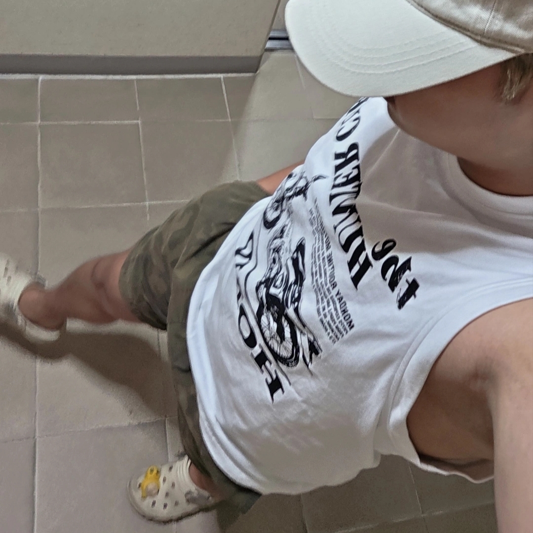 Honda Hunter Cub Sleeveless White 착용 스타일
