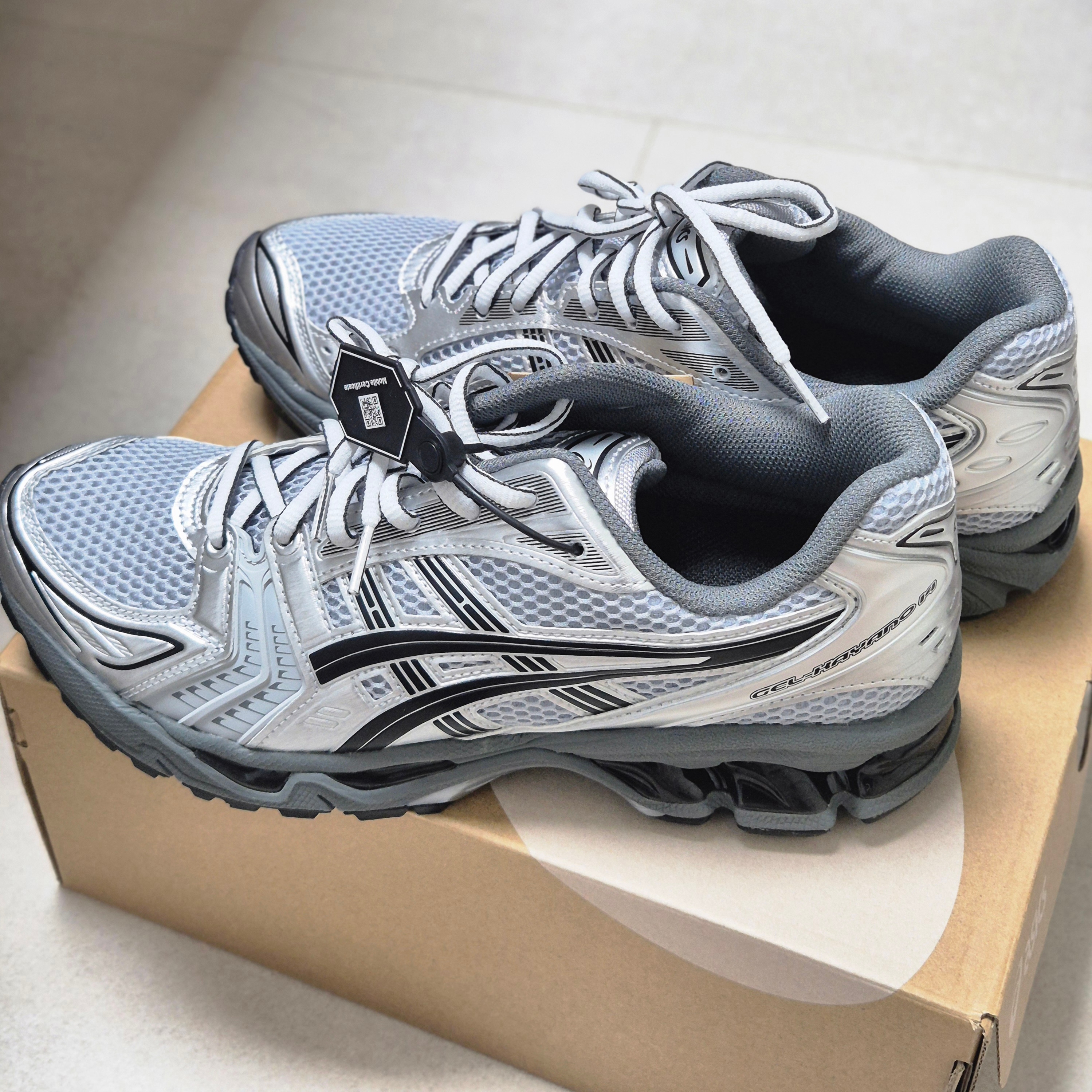 Asics x Urban Research Gel-Kayano 14 Pure Silver Black 착용 스타일 - 1