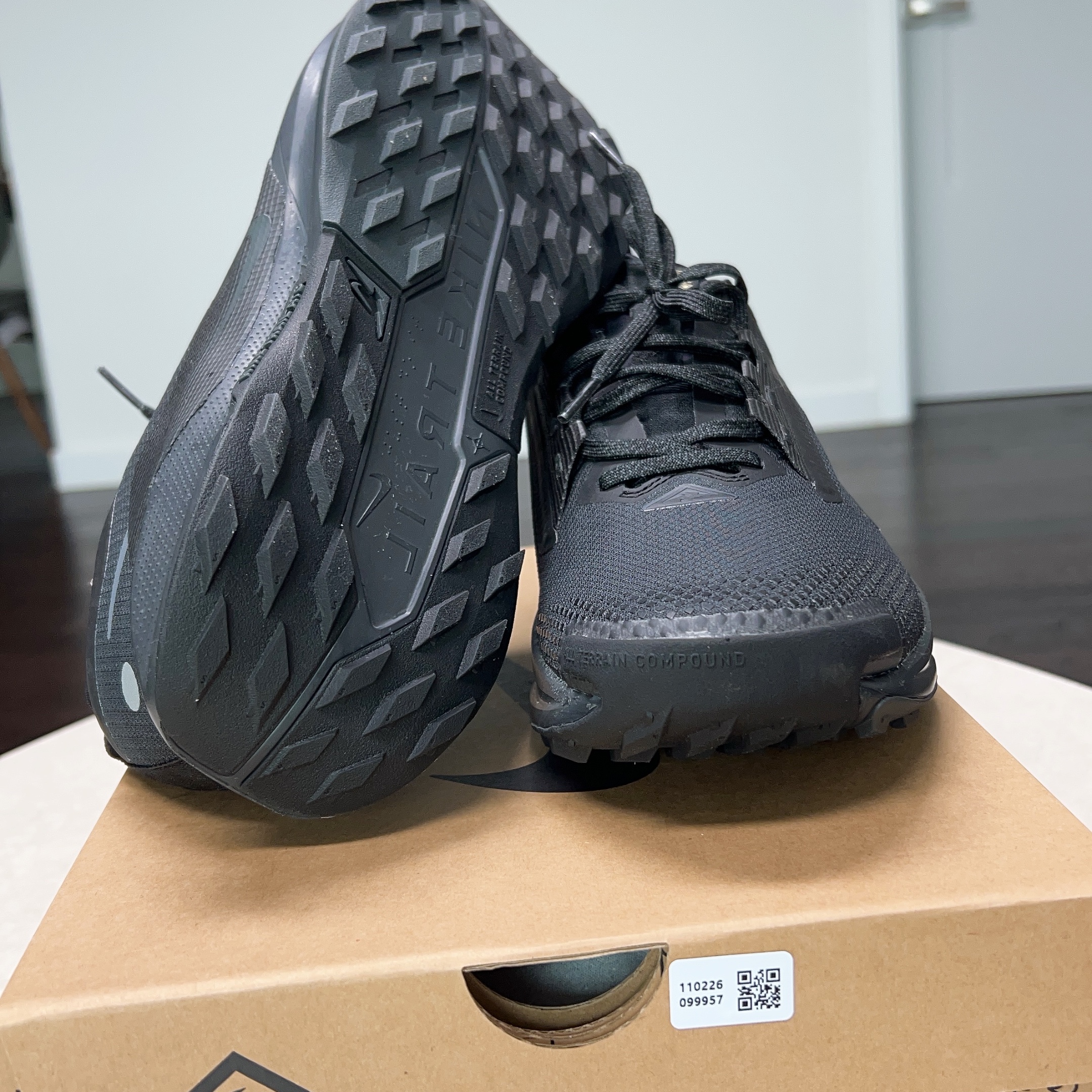 Nike Pegasus Trail 5 Gore-Tex Black 착용 스타일 - 2