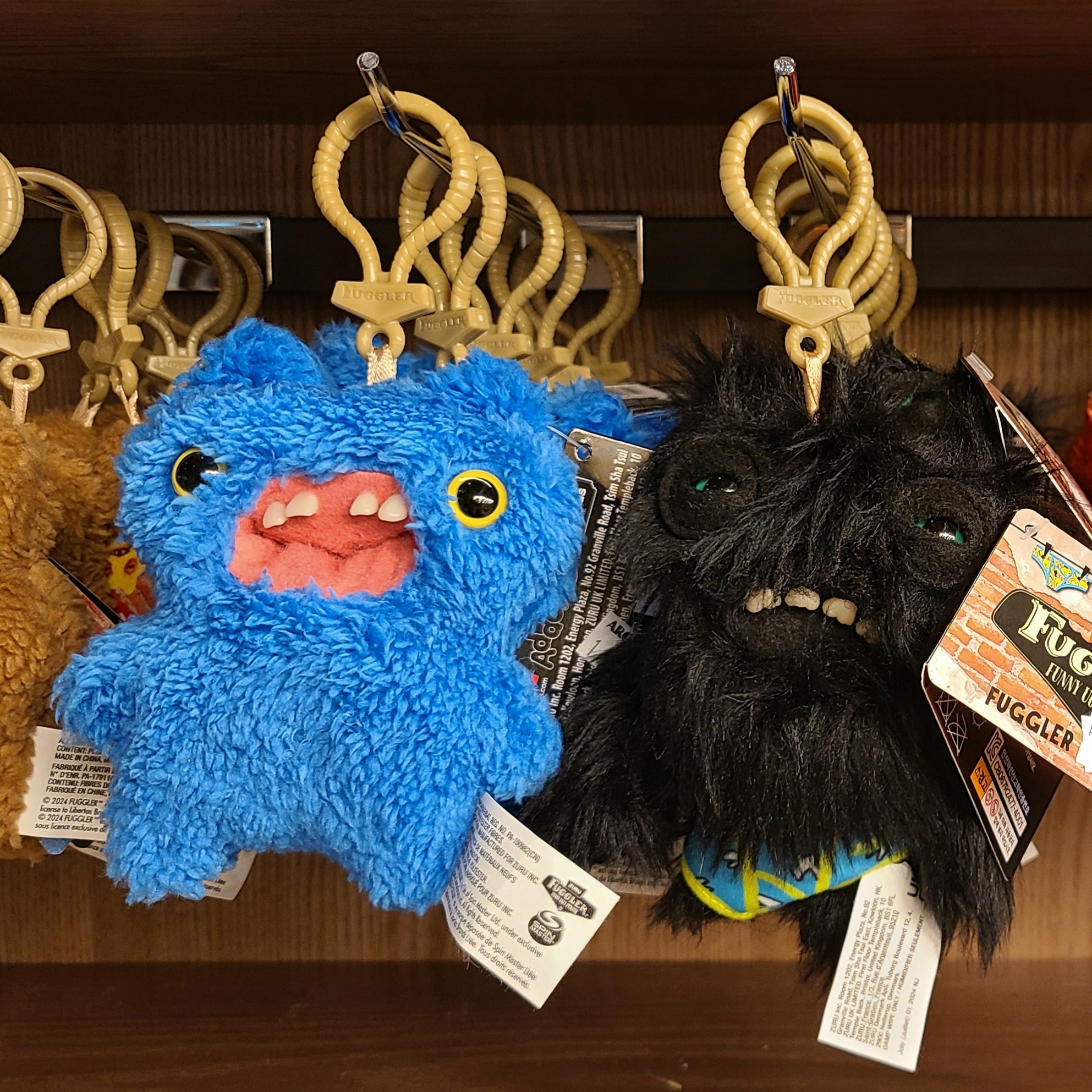 Fuggler Alien Keyring Leopard, Fuggler Squidge Keyring Yellow 착용 스타일 - 2