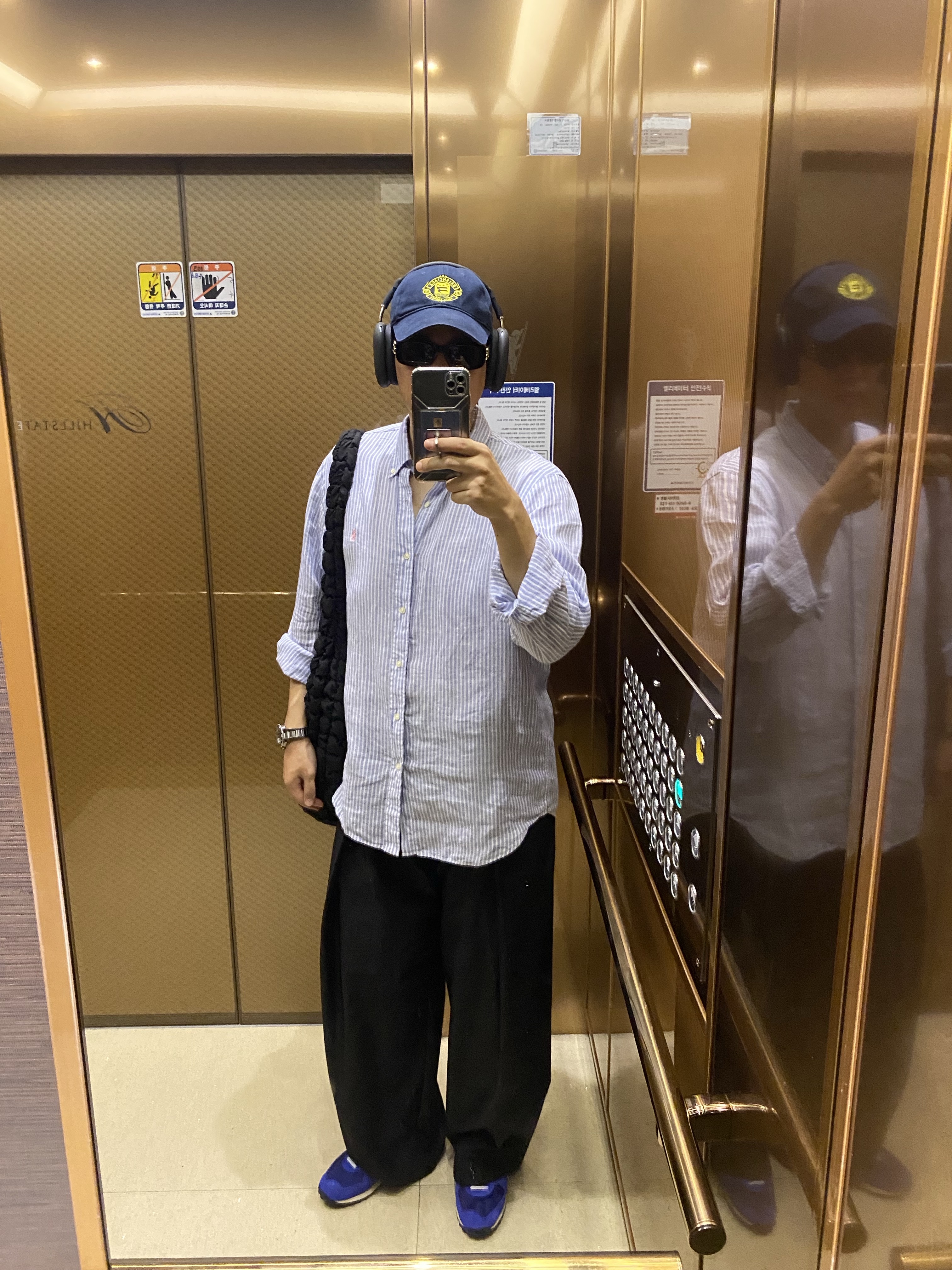 Apple AirPods Max USB C Midnight (Korean Ver.), Balenciaga Quest Cap Navy 착용 스타일
