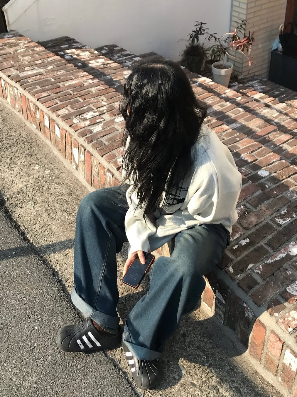 SLOW RECORD HOUSE Universe Logo Knit Ivory 착용 스타일 - 6