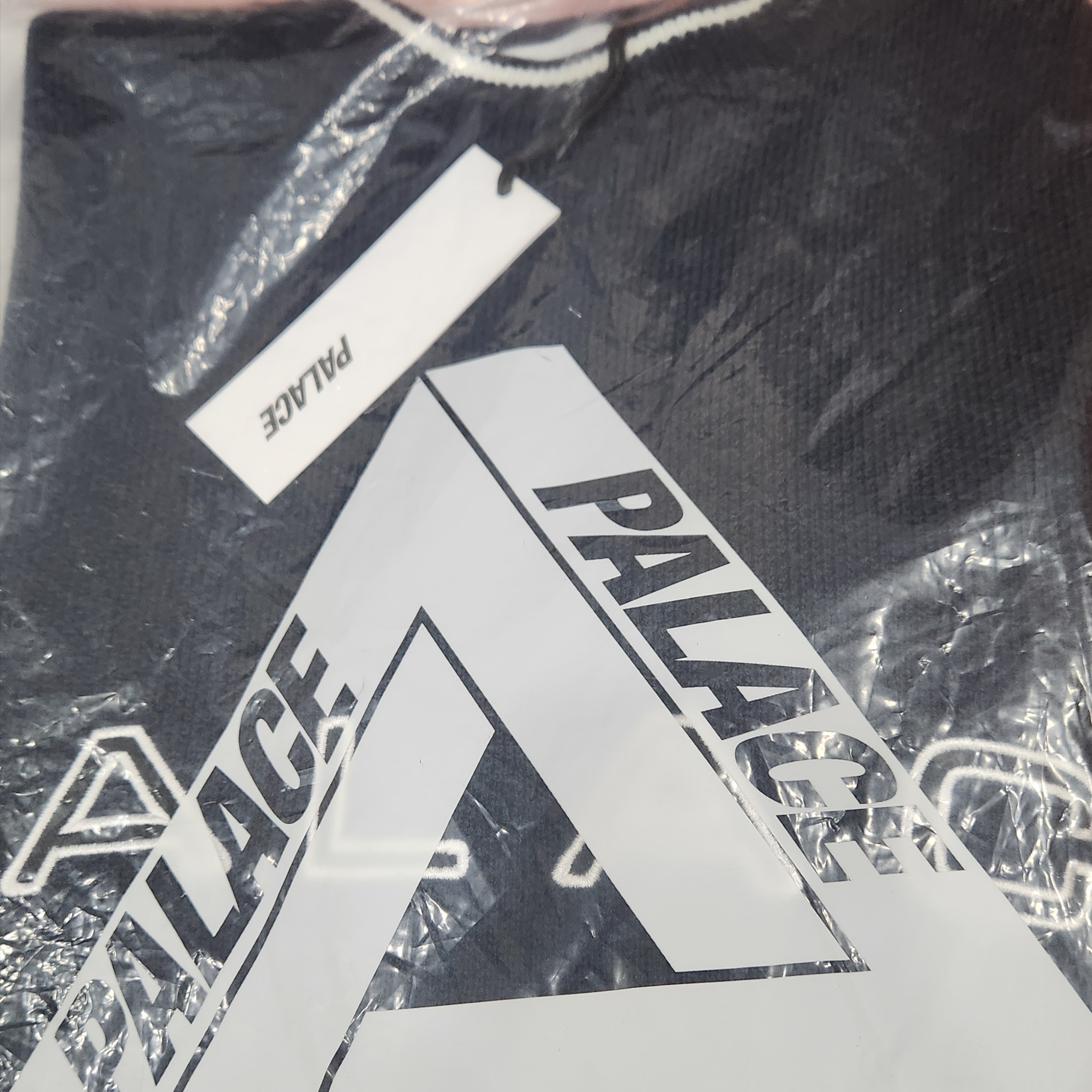 Palace Arc Knit Navy - 24SS 착용 스타일