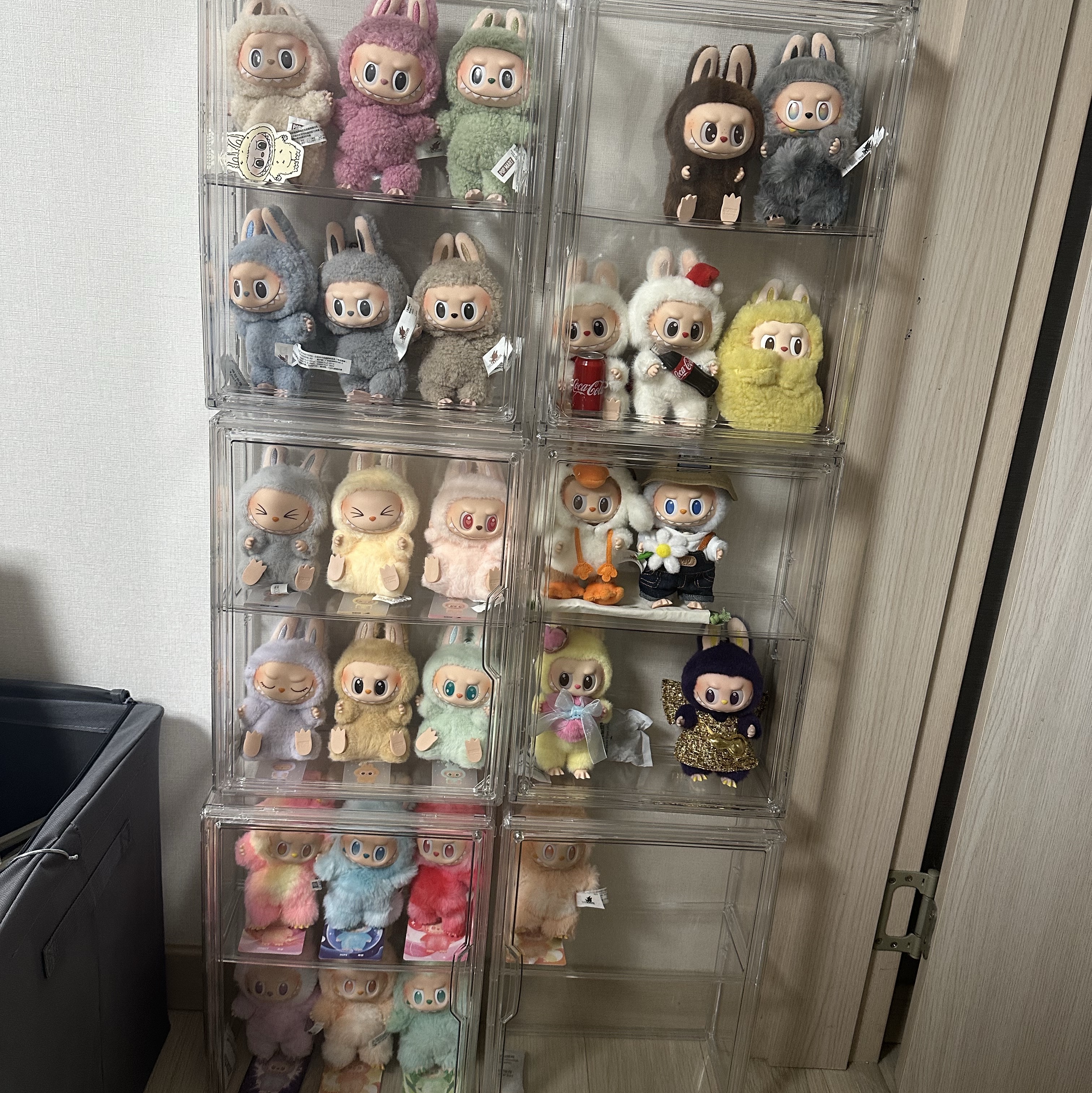 Pop Mart Labubu The Monsters Highlight Series Sealed Case (6 Blind Boxes), Pop Mart Labubu The Monsters Wacky Mart Series Earphone Case 착용 스타일