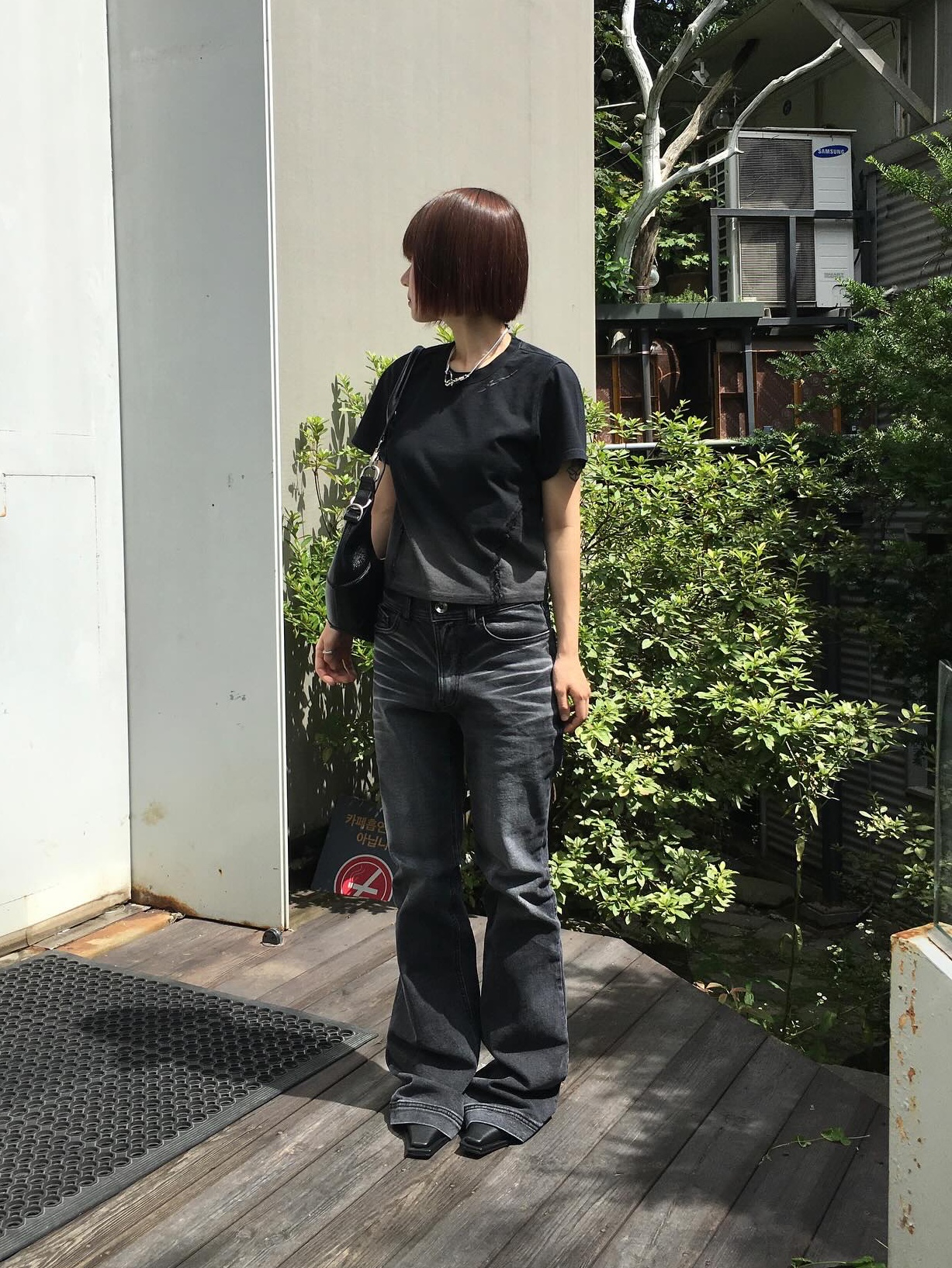 (W) BLR Embossed Wave Washing Boots Cut Denim Pants Grey, (W) BLR Destroyed Gradation Washed Short Sleeve T-Shirt Black 착용 스타일 - 2
