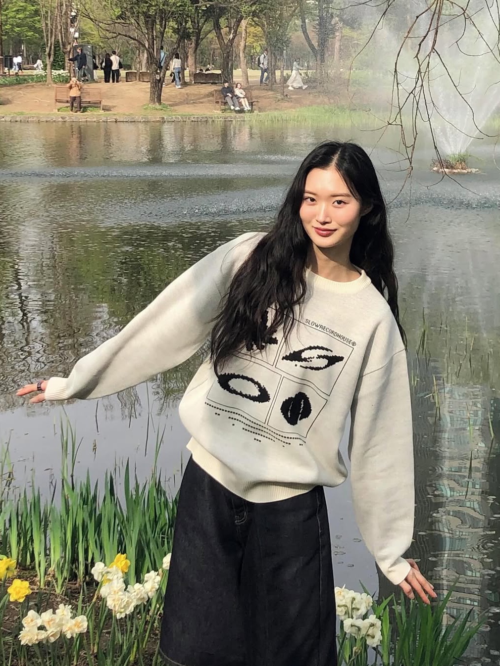 SLOW RECORD HOUSE Universe Logo Knit Ivory 착용 스타일 - 1