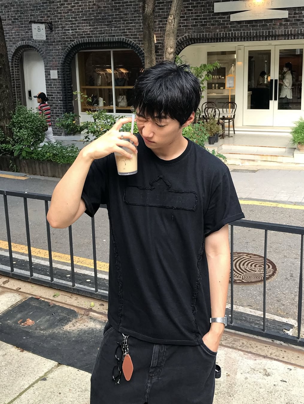 BLR Raw-Edged Bluer T-Shirt Black 착용 스타일 - 1