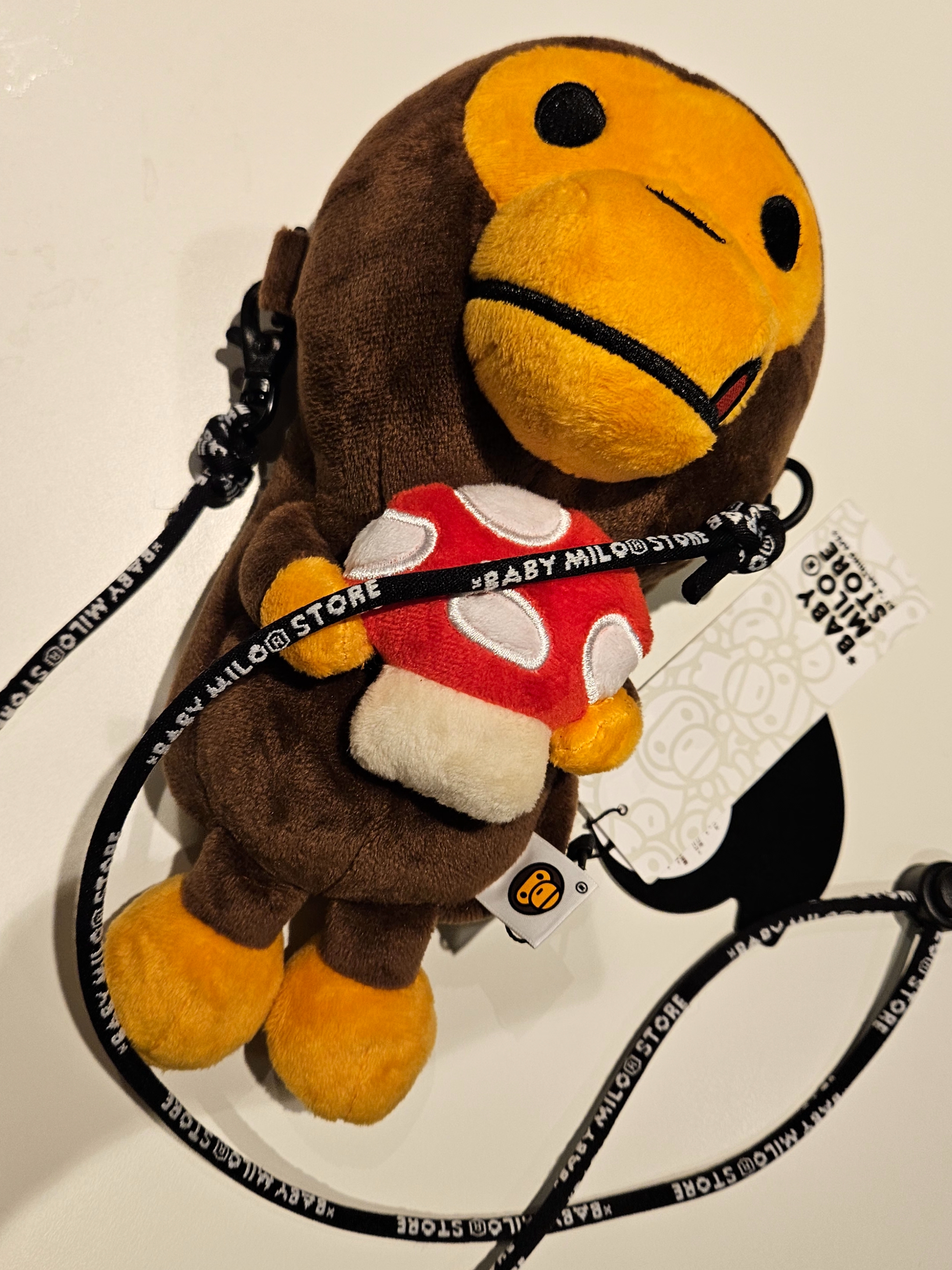 BAPE Baby Milo Plush Mobile Bag Brown 착용 스타일