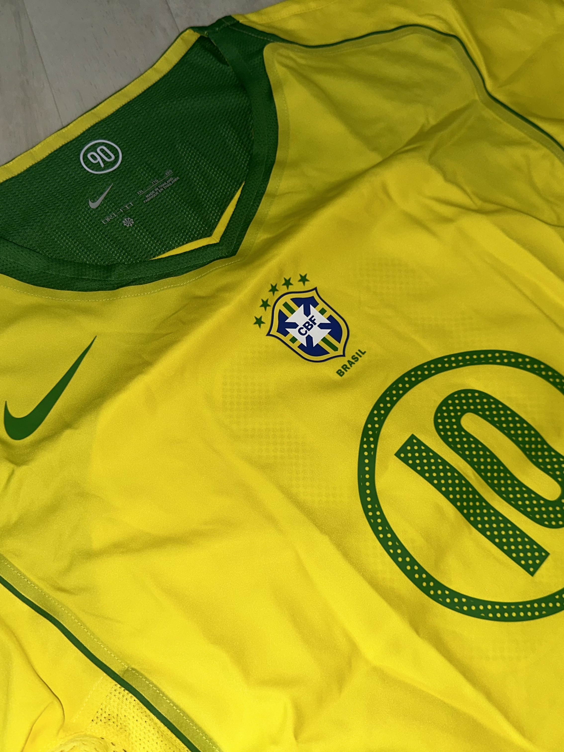 Nike Ronaldinho Brazil 2004 Total 90 Reissue Soccer Replica Jersey (Marking Ver.) 착용 스타일 - 2