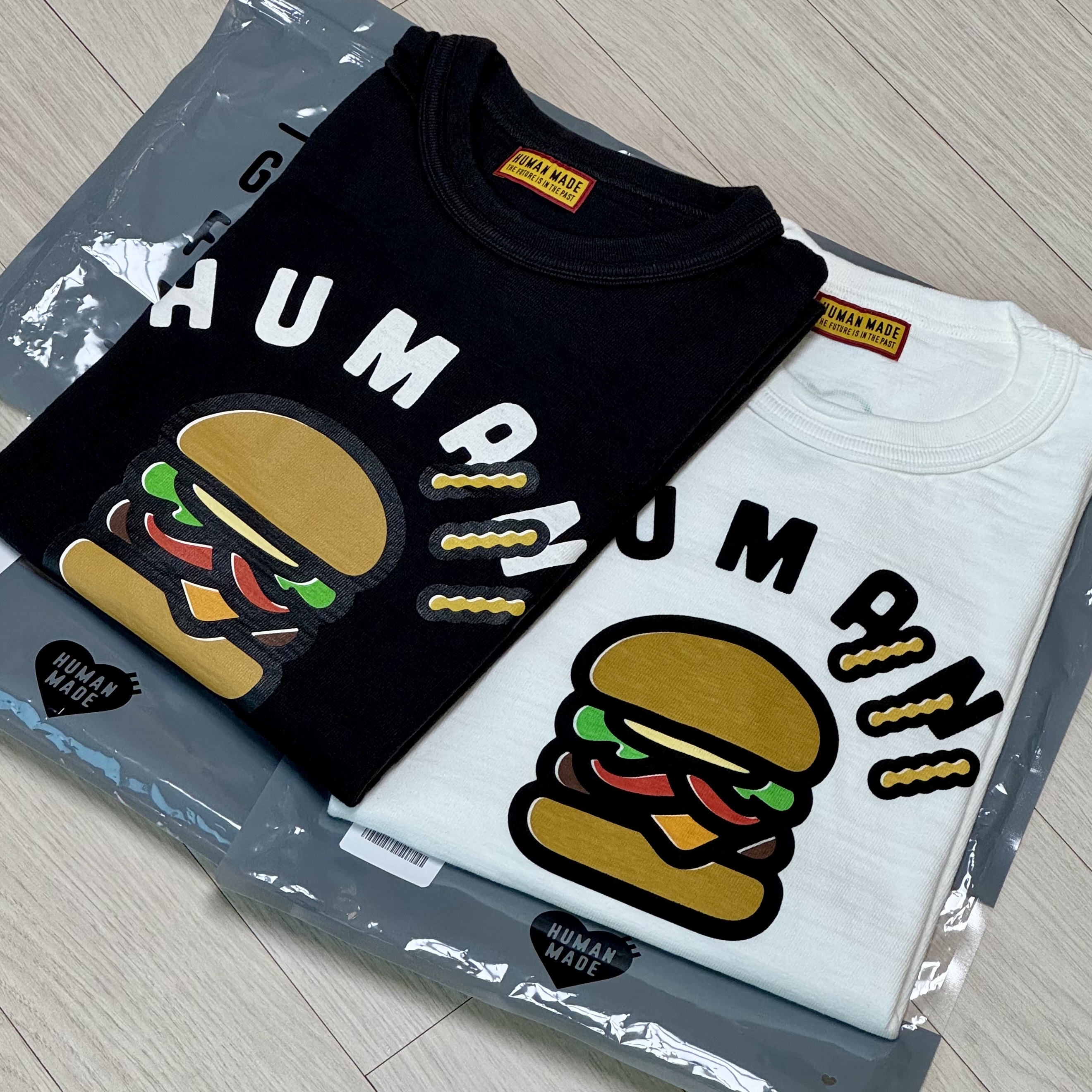 Human Made x Shake Shack T-Shirt White, Human Made x Shake Shack T-Shirt Black 착용 스타일 - 2