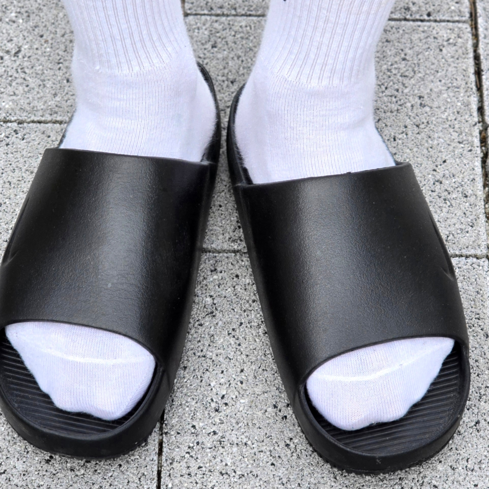 Nike Calm Slide Black, Nike Everyday Lightweight Training Crew Socks White (3 Pack/Korean Ver.) 착용 스타일 - 2