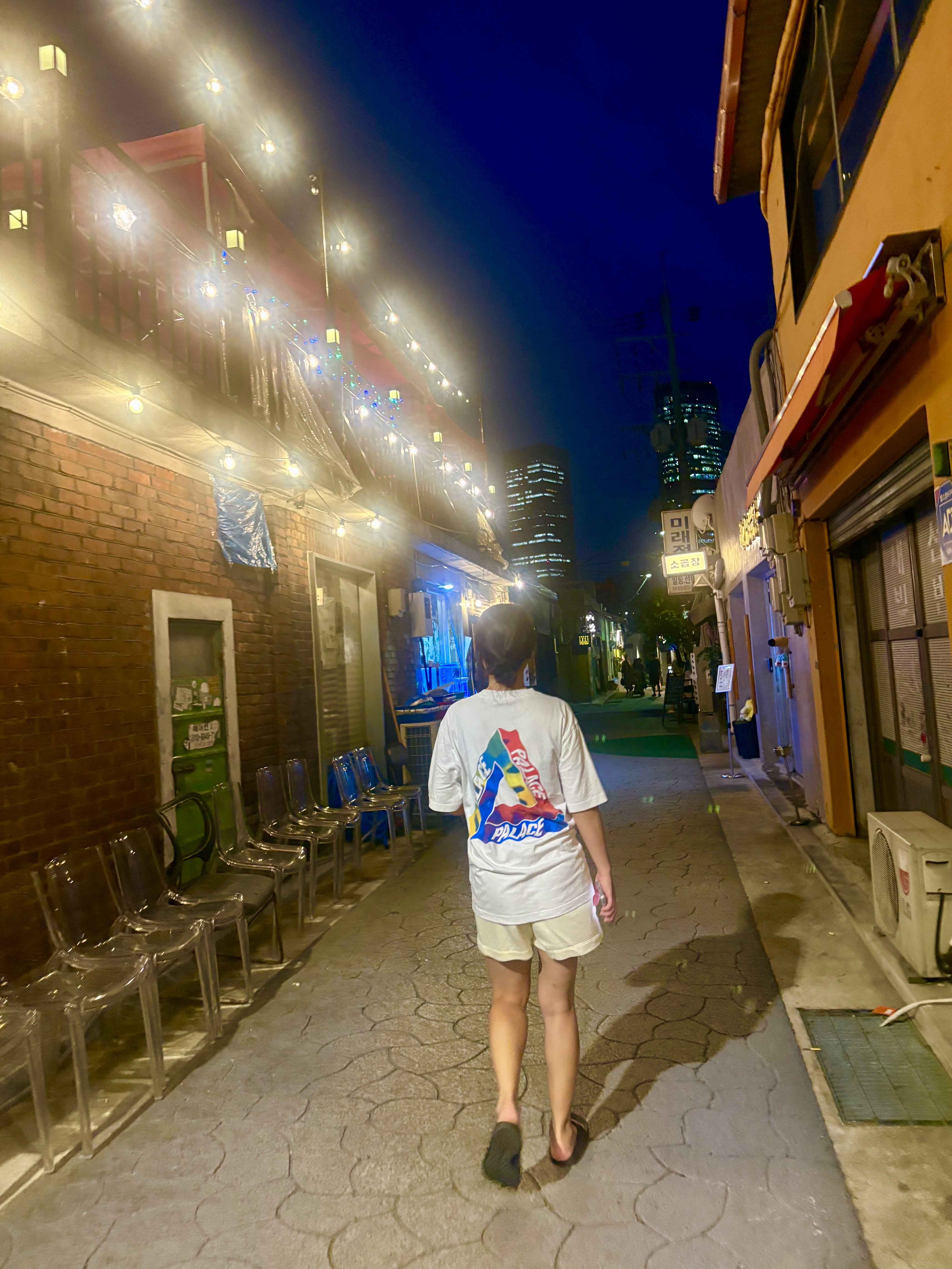 Palace Tri-Visions T-Shirt White - 22SS, (W) Nike Club Fleece Shorts Coconut Milk - Asia 착용 스타일 - 2