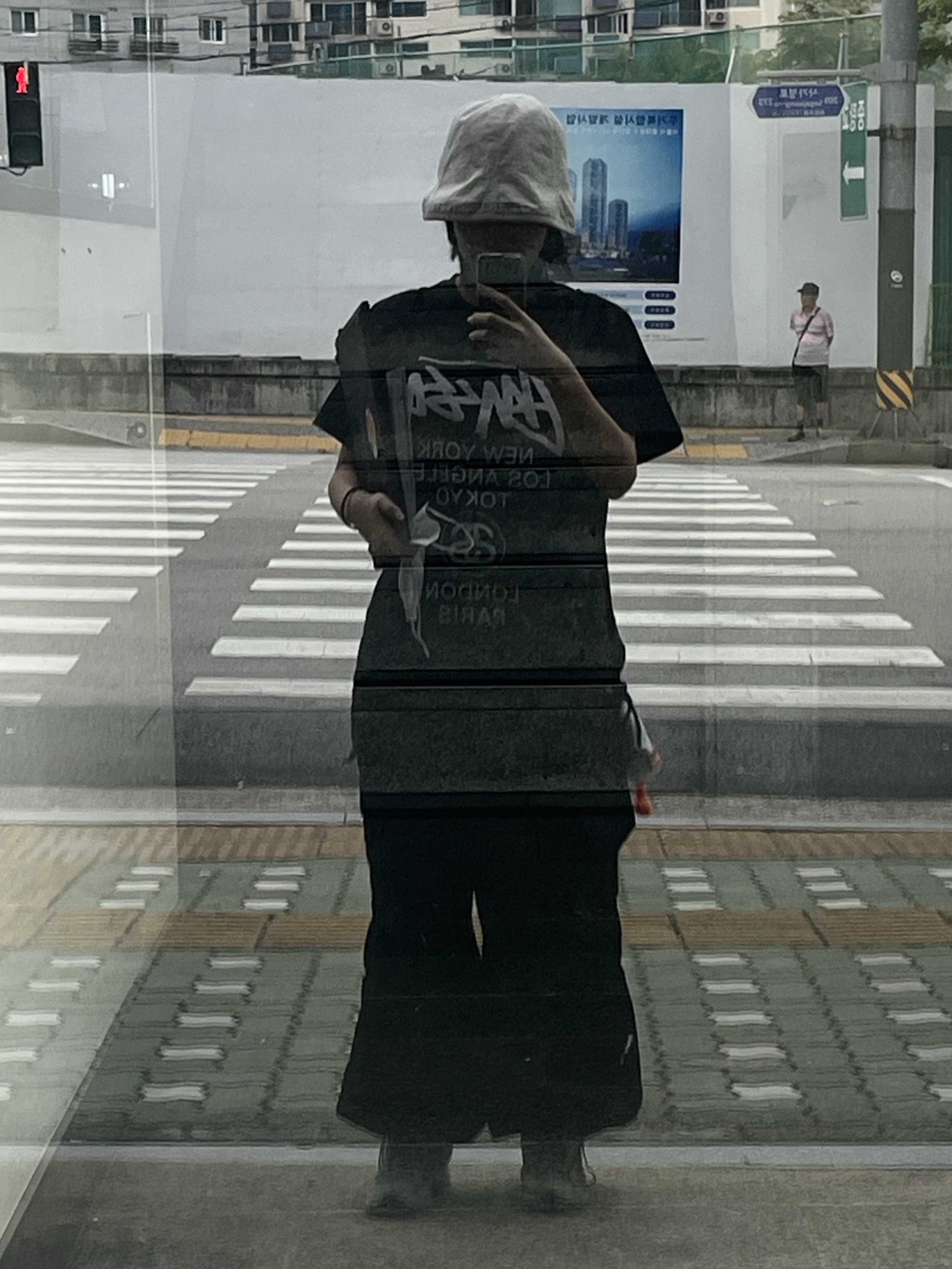 Stussy World Tour T-Shirt Black 2024,2025 착용 스타일 - 2