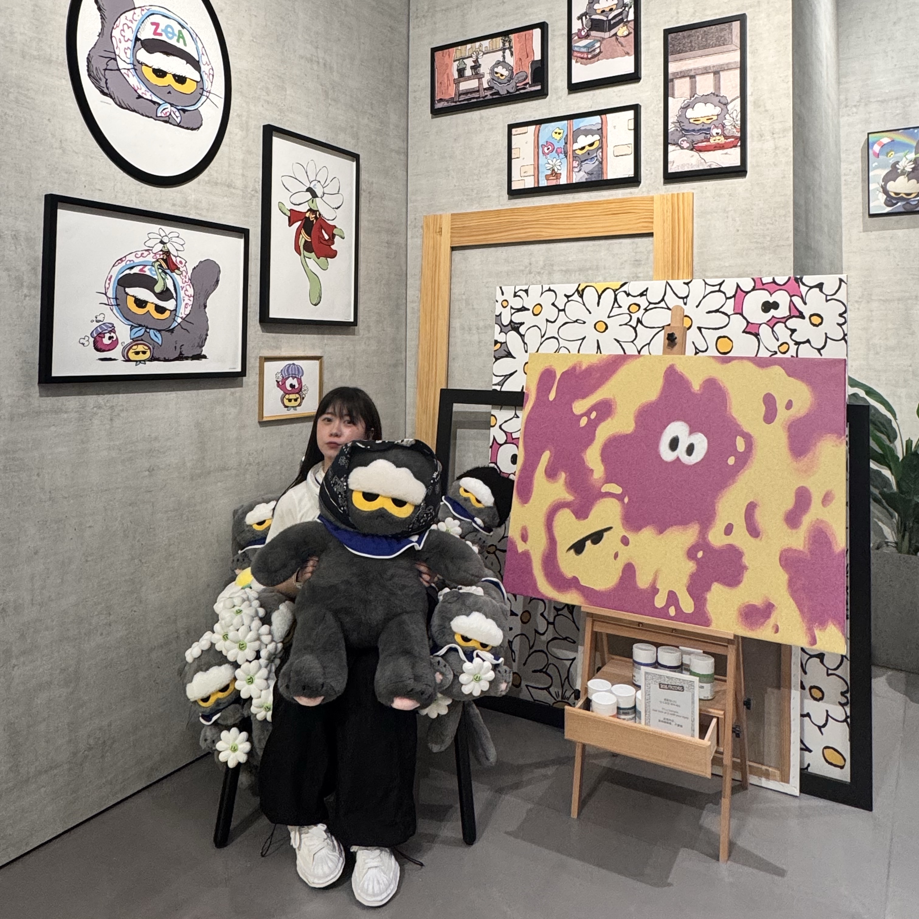 Zo&Friends Zoa Big Plush Grey, Zo&Friends Zoa Medium Plush Grey 착용 스타일 - 1