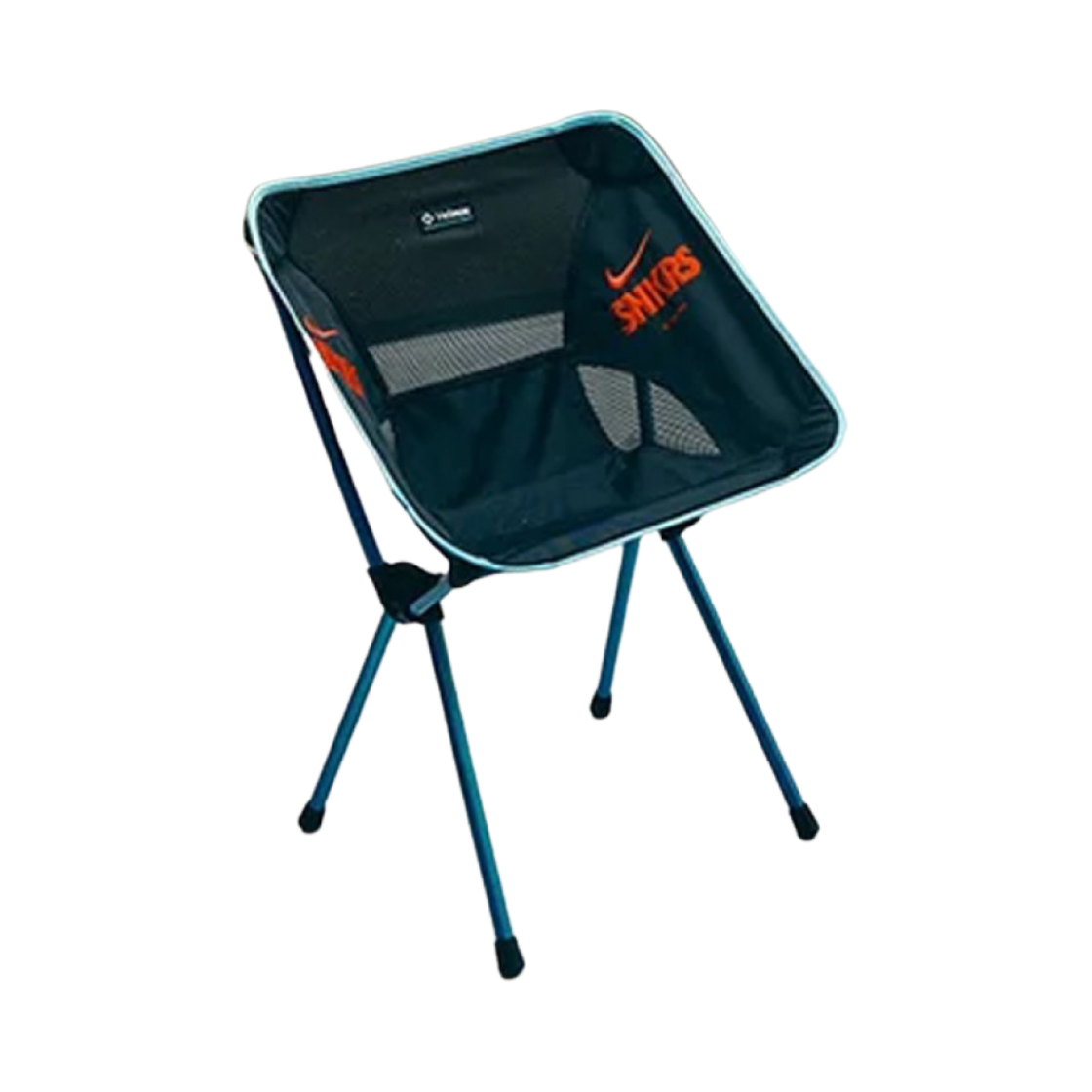 헬리녹스 x 나이키 SNKRS 라운지 카페 체어 네이비(Helinox x Nike SNKRS Lounge Cafe Chair Navy)