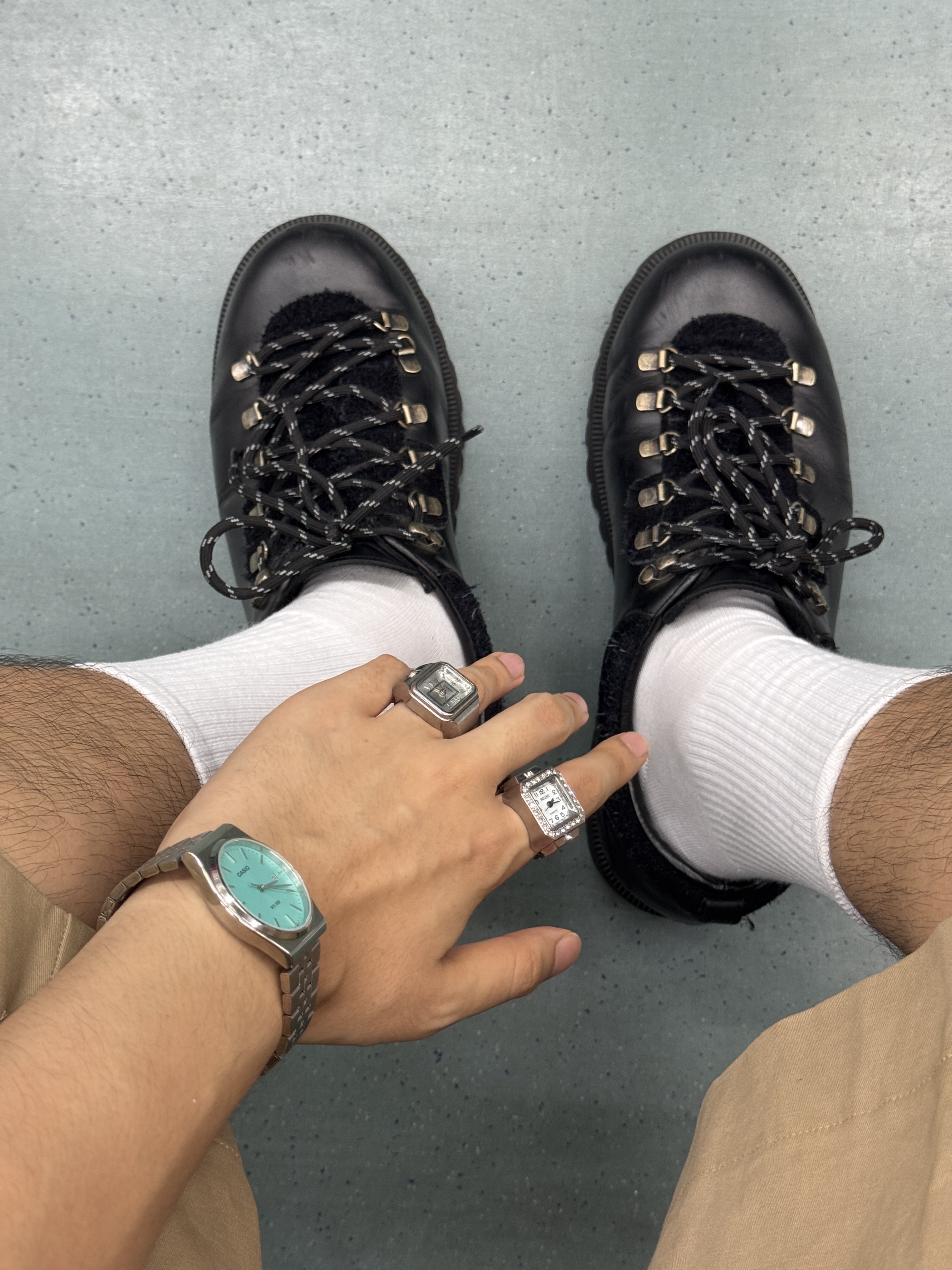 Casio MTP-B145D-2A1V, Puma x Skepta Forever Mid Boots Flat Dark Gray Puma Silver 착용 스타일 - 3