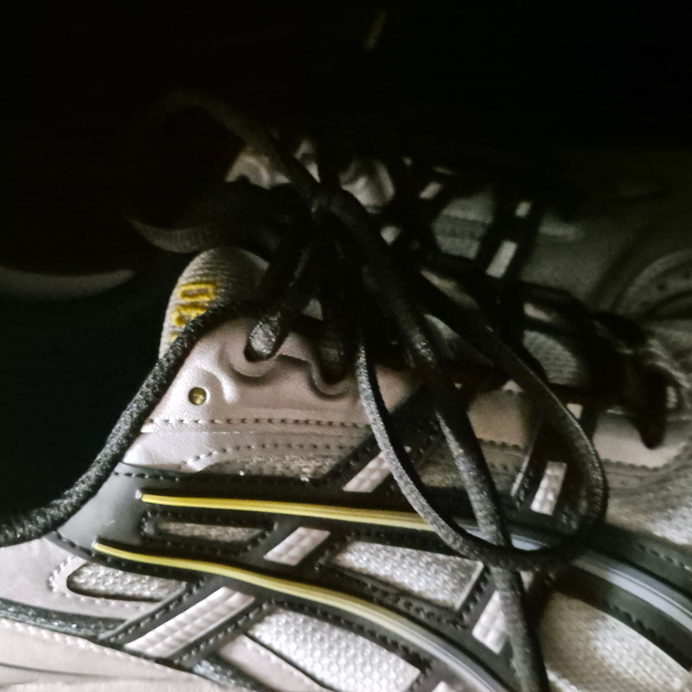 Asics Gel-1090 Mid Grey Black 착용 스타일