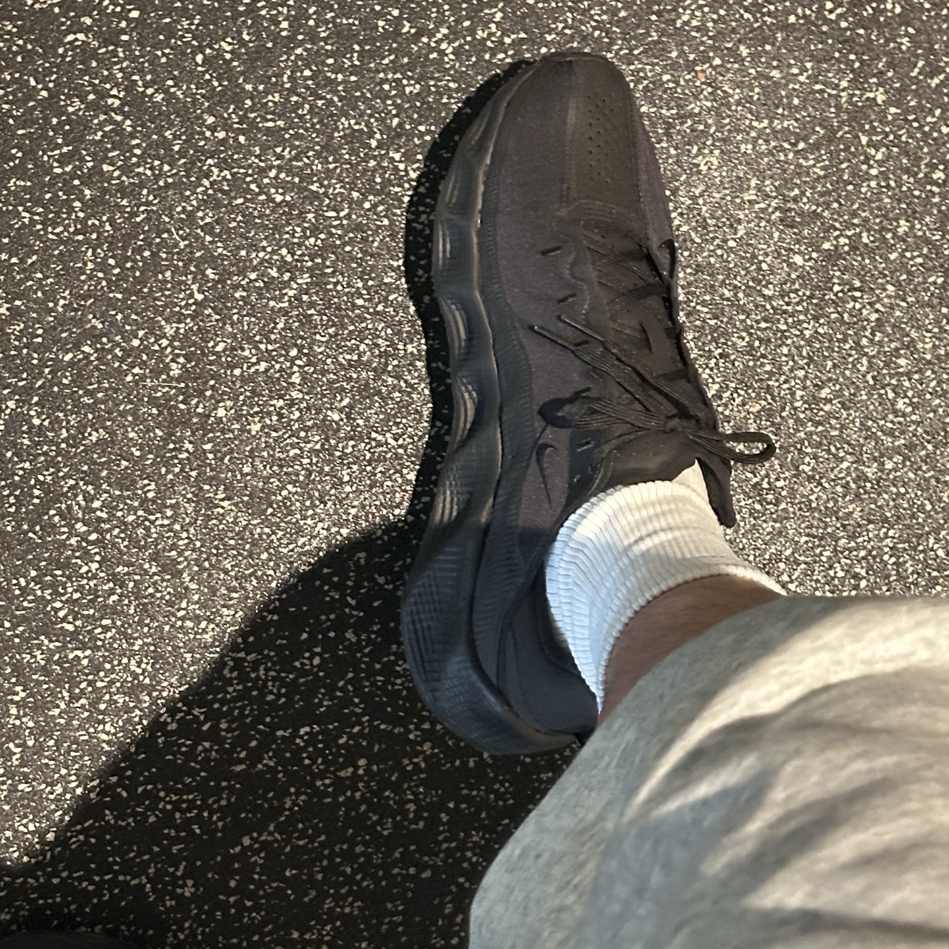 Nike Ava Rover Black Anthracite 착용 스타일