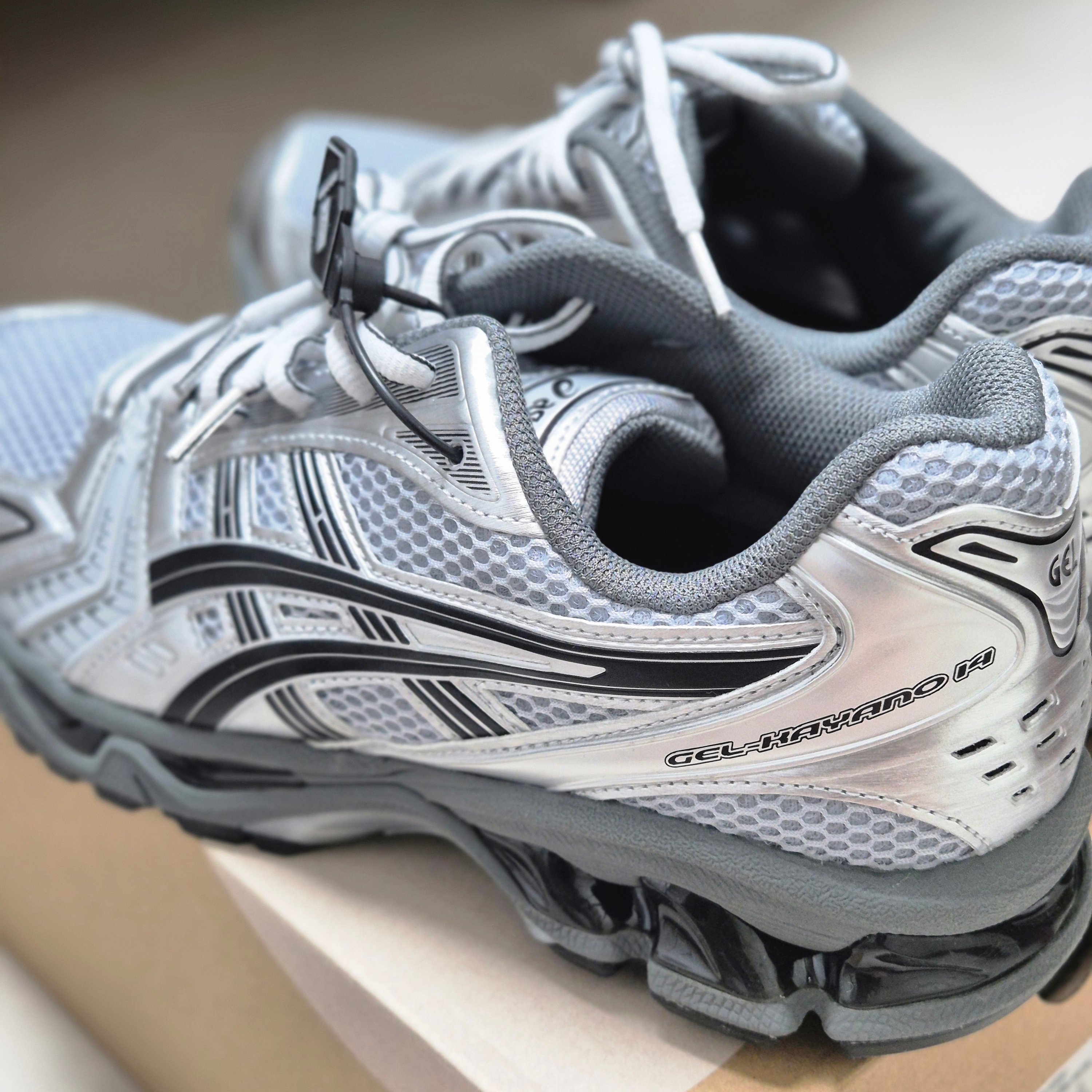 Asics x Urban Research Gel-Kayano 14 Pure Silver Black 착용 스타일 - 2