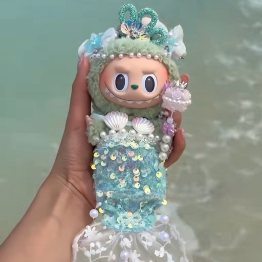 Pop Mart Labubu The Monsters Labubu Tasty Macarons Series Green Grape Keyring 착용 스타일