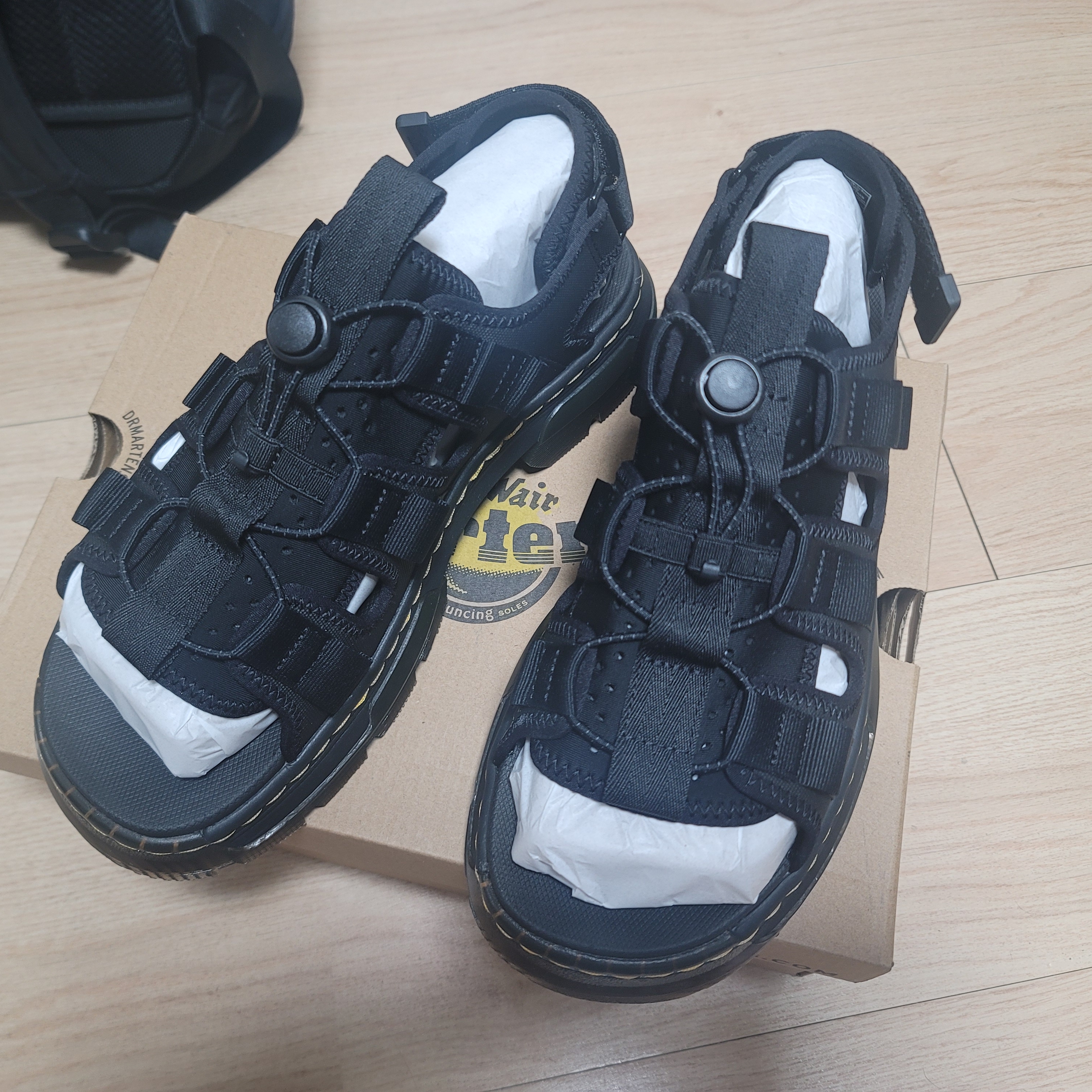 Dr. Martens Jericho Leather & Neoprene Hybrid Sandals Black 착용 스타일