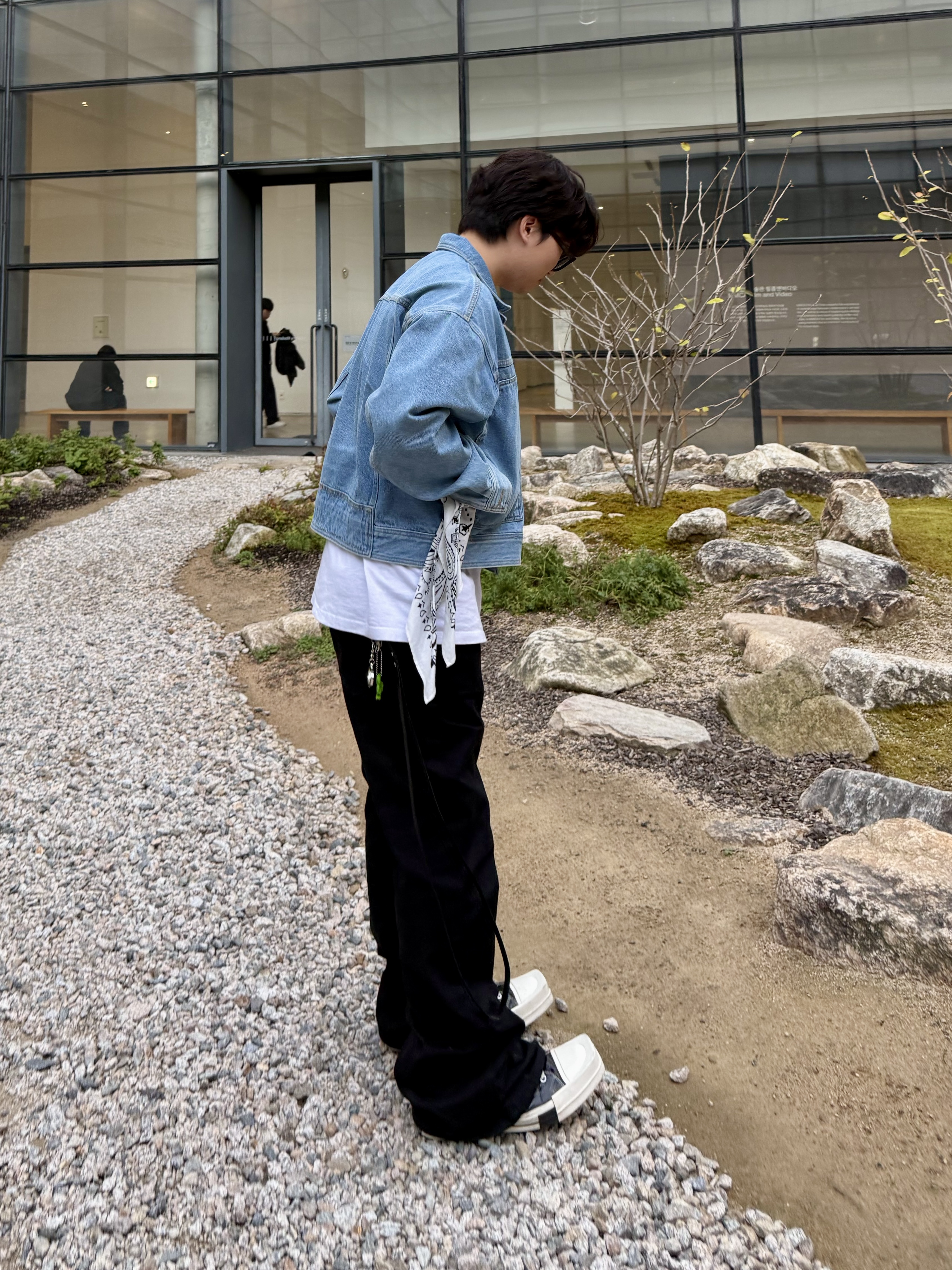 Converse x Drkshdw Turbodrk Chuck 70 Hi Black Lacquered Denim 착용 스타일 - 5