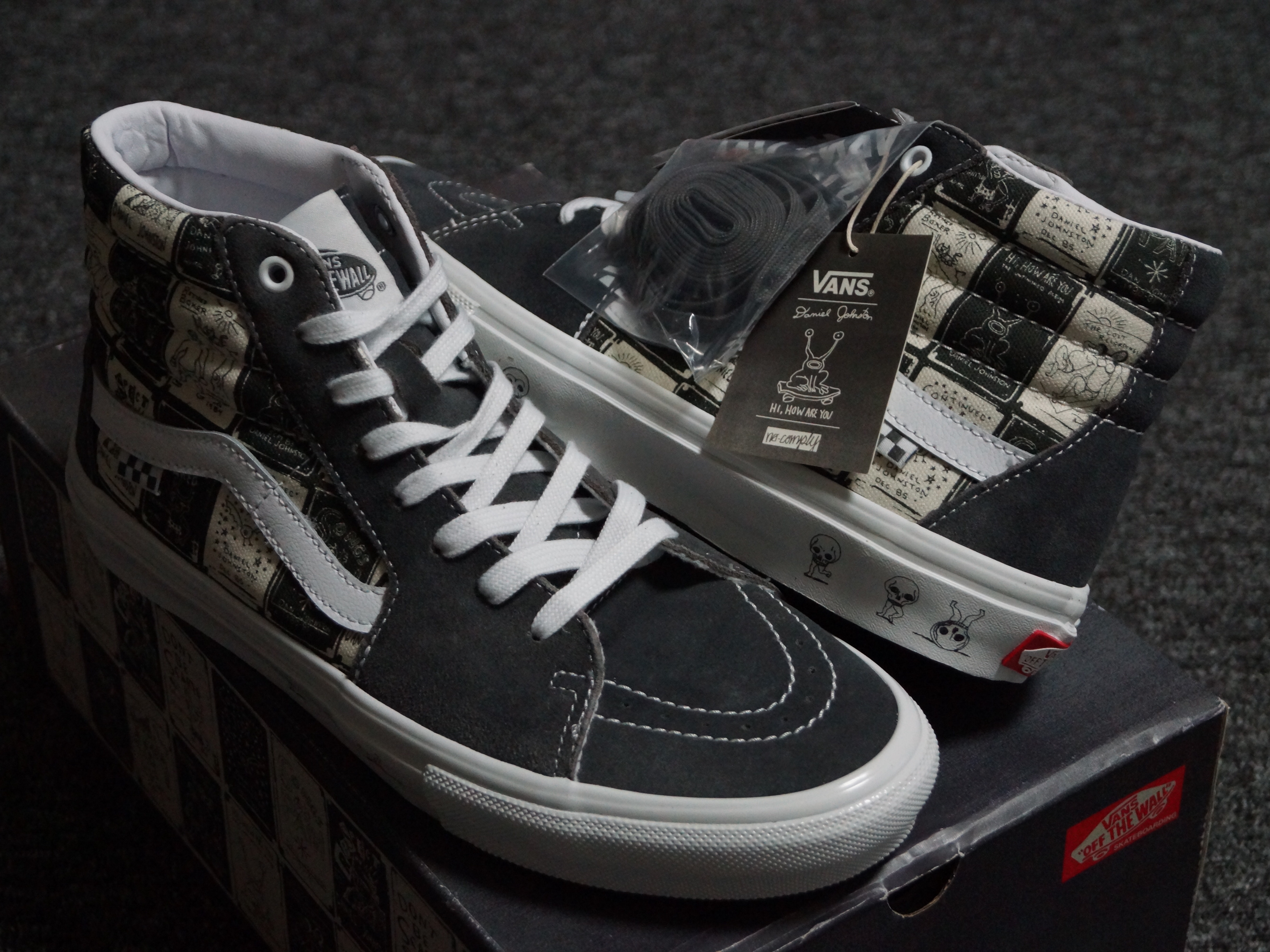 Vans x Daniel Johnston Skate Sk8-Hi Raven 착용 스타일