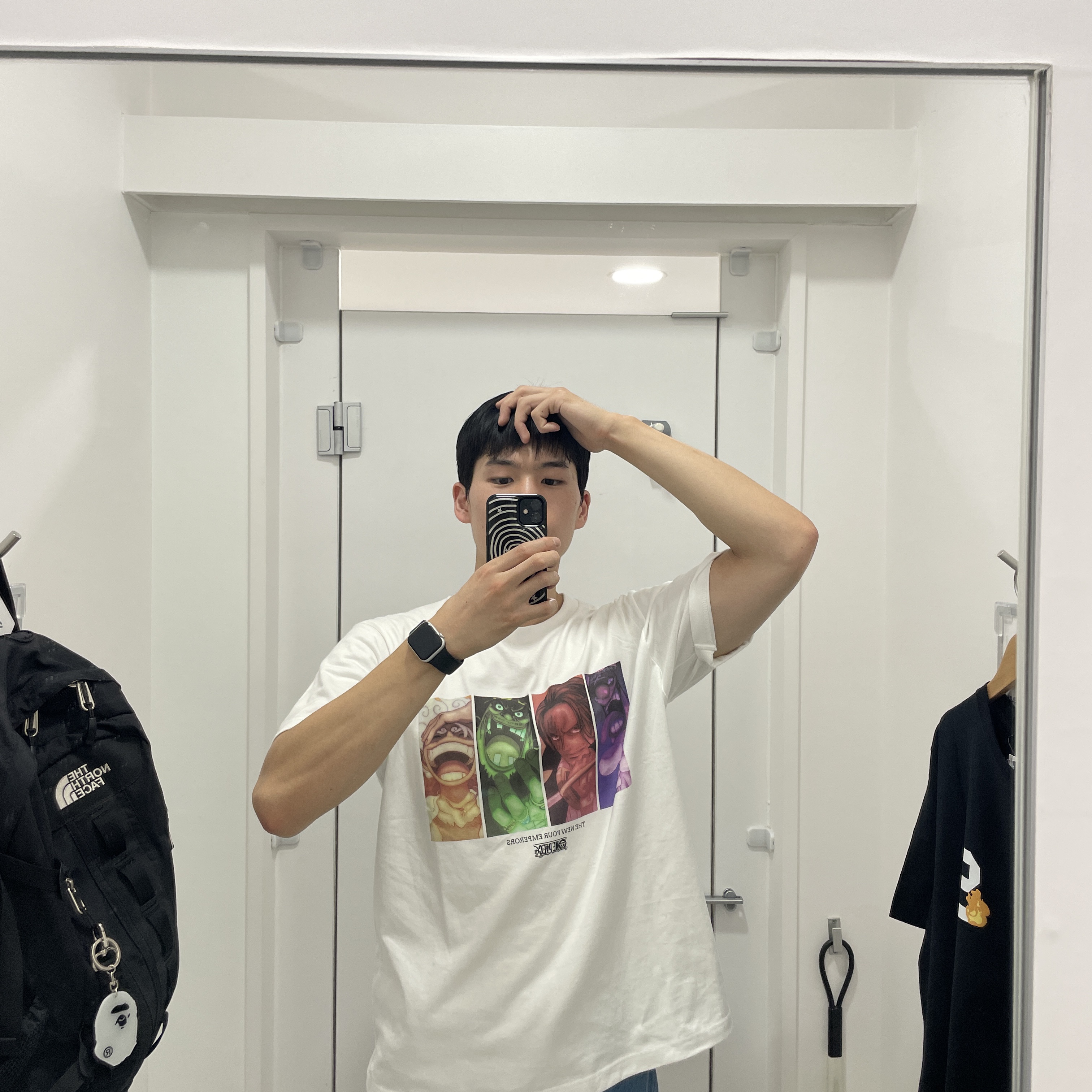Uniqlo UT x One Piece Graphic T-shirt D White 착용 스타일