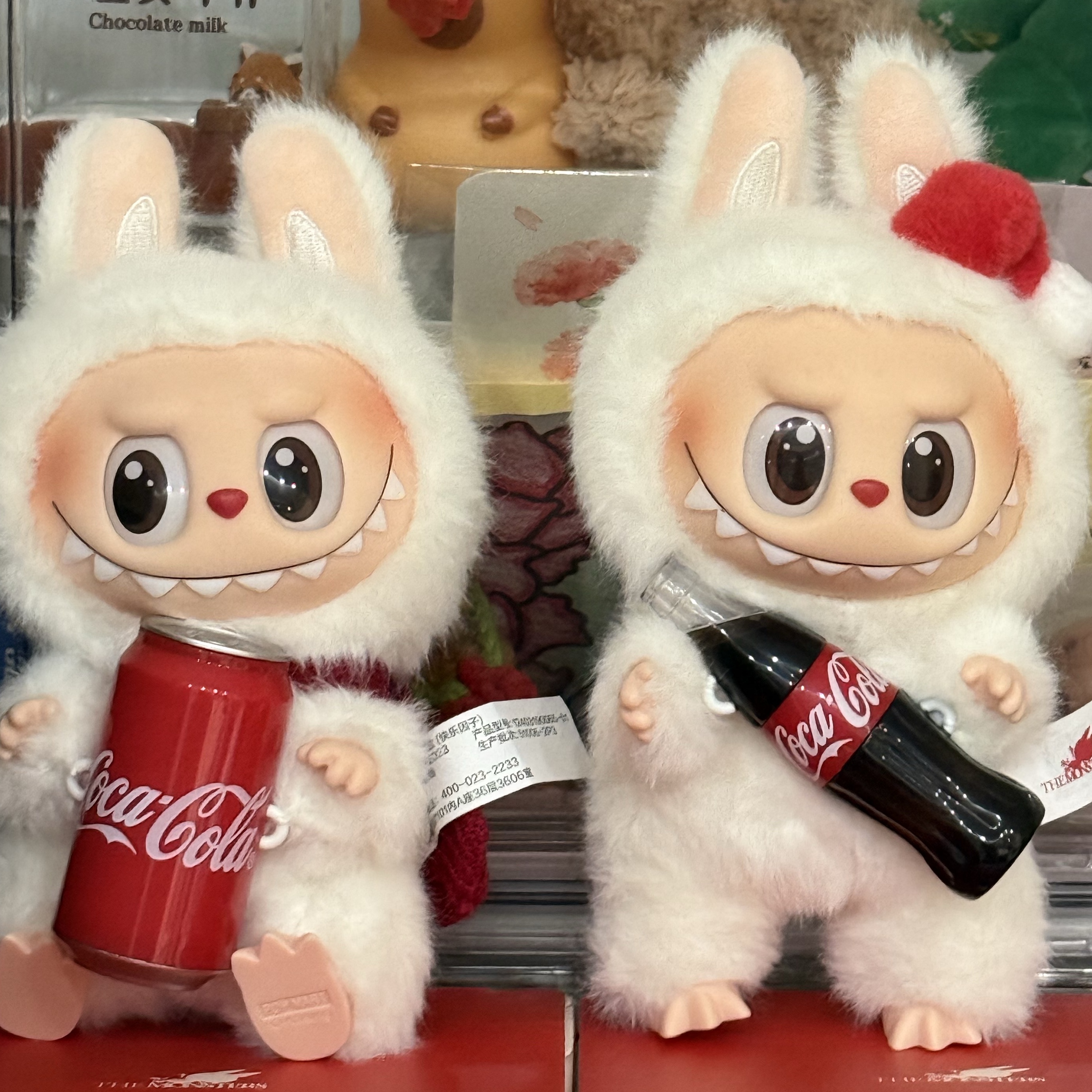 Pop Mart Labubu Coca Cola Series Keyring Sealed Case (6 Blind Boxes), Pop Mart Labubu Coca Cola Series Surprise Shake Keyring (Opened Case) 착용 스타일
