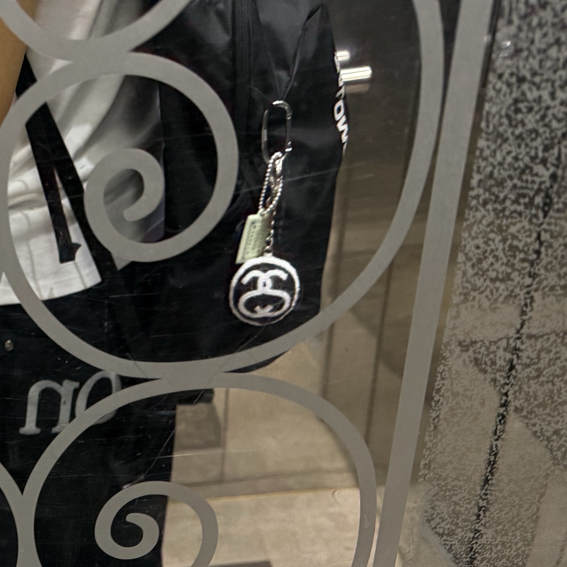 Stussy SS Link Beaded Ball Keychain Black 착용 스타일